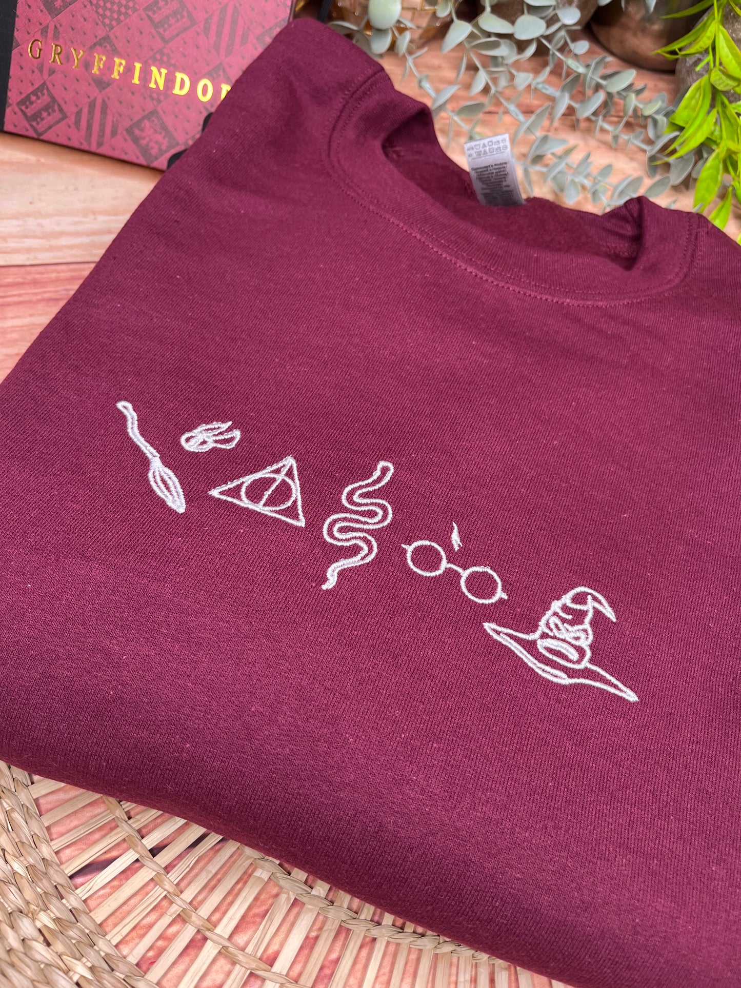 HARRY POTTER ICONS SORTING HAT EMBROIDERED SWEATSHIRT