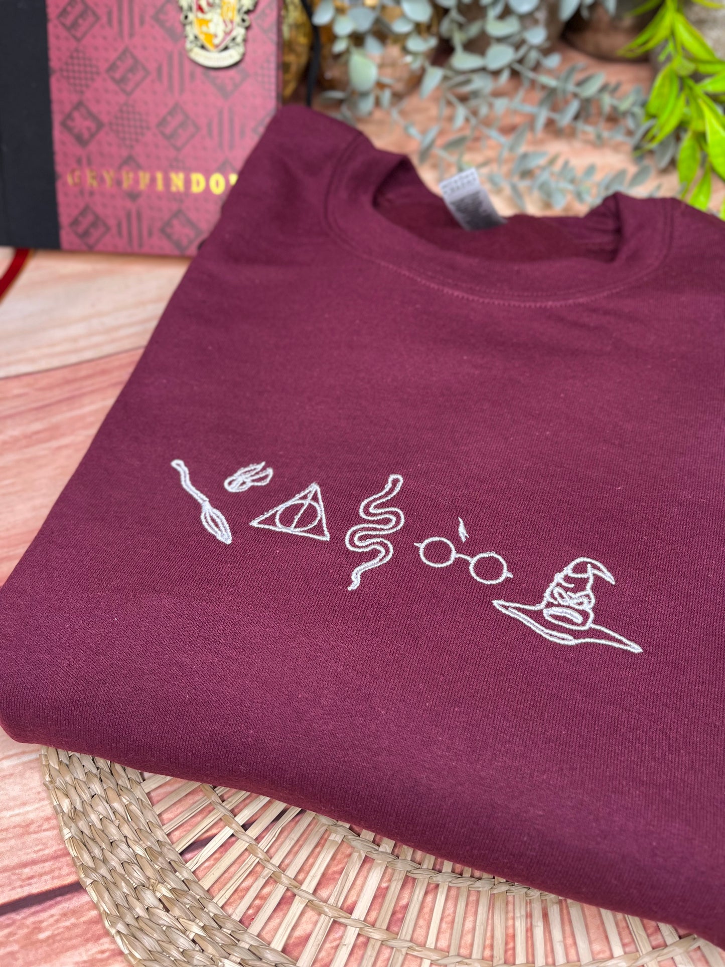 HARRY POTTER ICONS SORTING HAT EMBROIDERED SWEATSHIRT