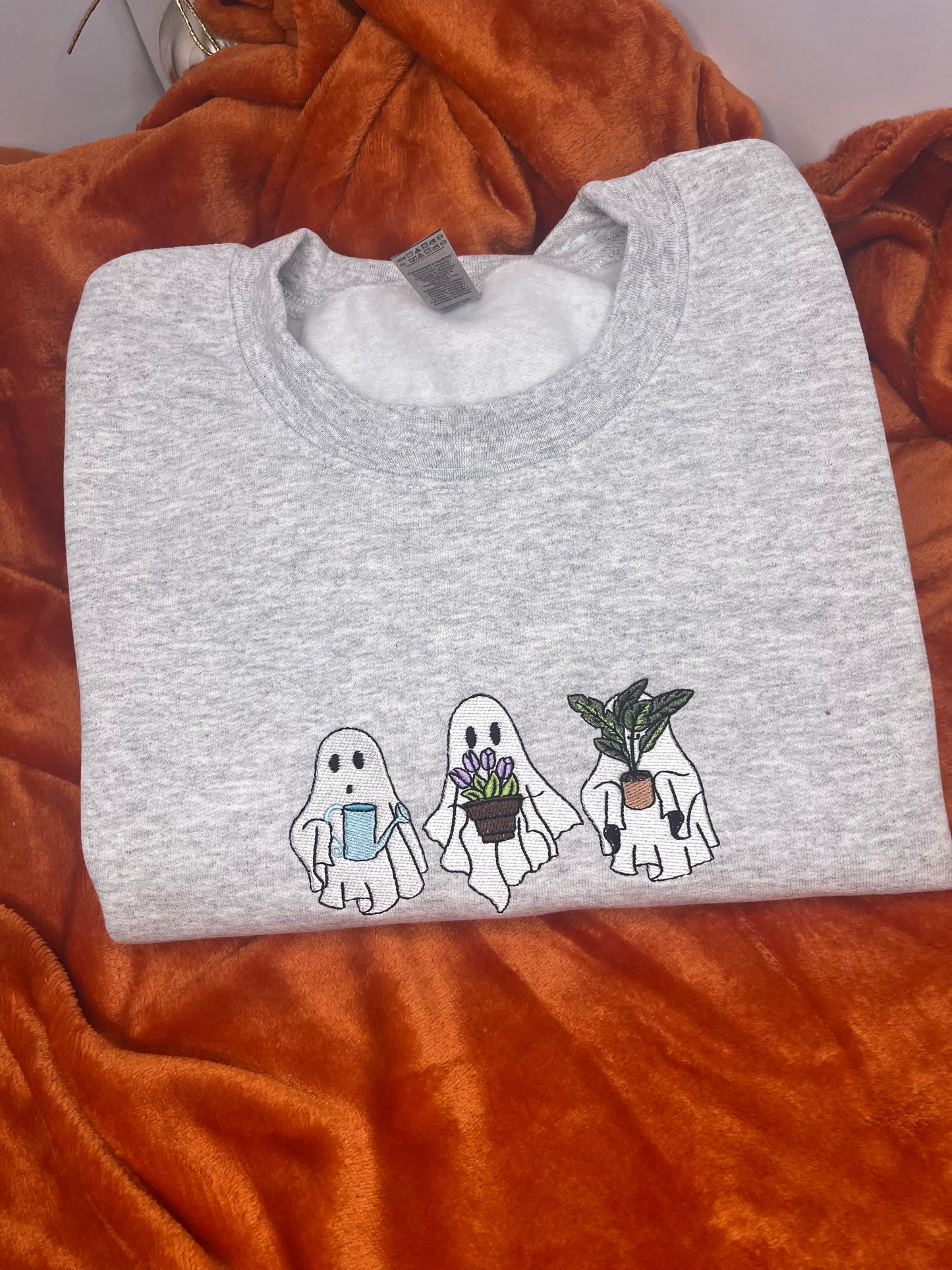 HALLOWEEN PLANTS AND GHOST EMBROIDERED SWEATSHIRT