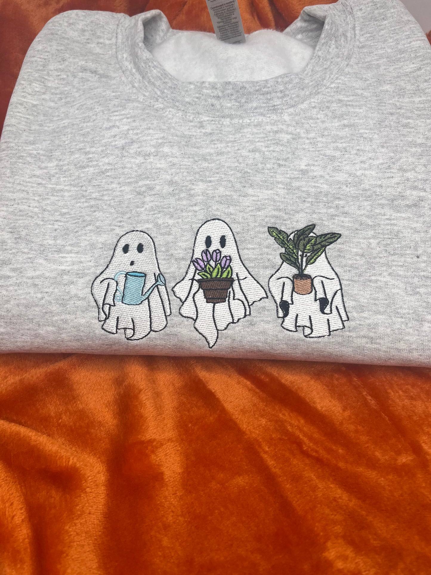HALLOWEEN PLANTS AND GHOST EMBROIDERED SWEATSHIRT