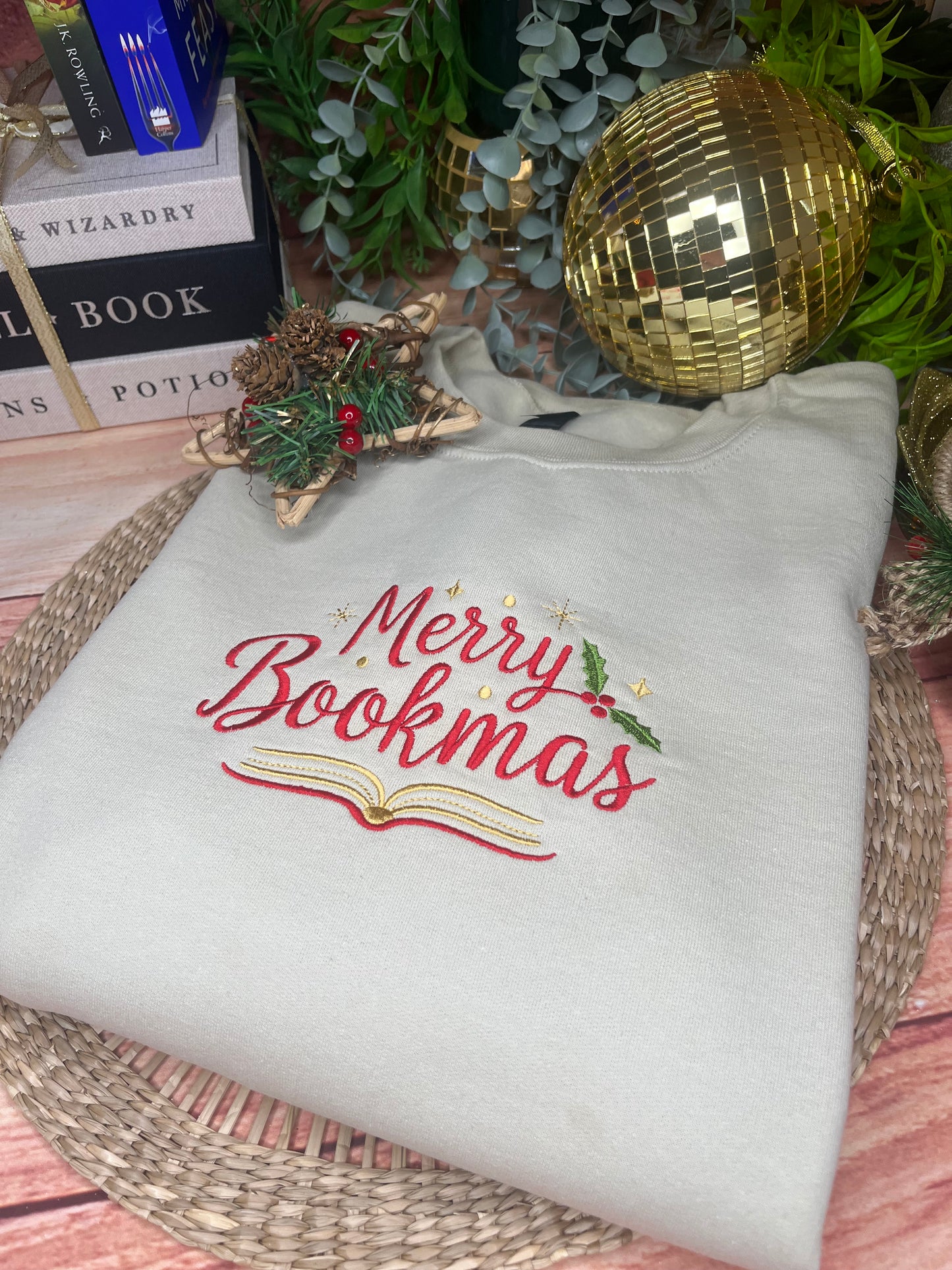 MERRY BOOKMAS EMBROIDERED SWEATSHIRT