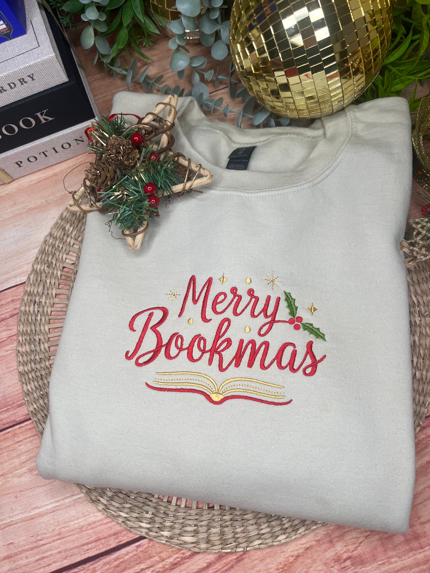 MERRY BOOKMAS EMBROIDERED SWEATSHIRT