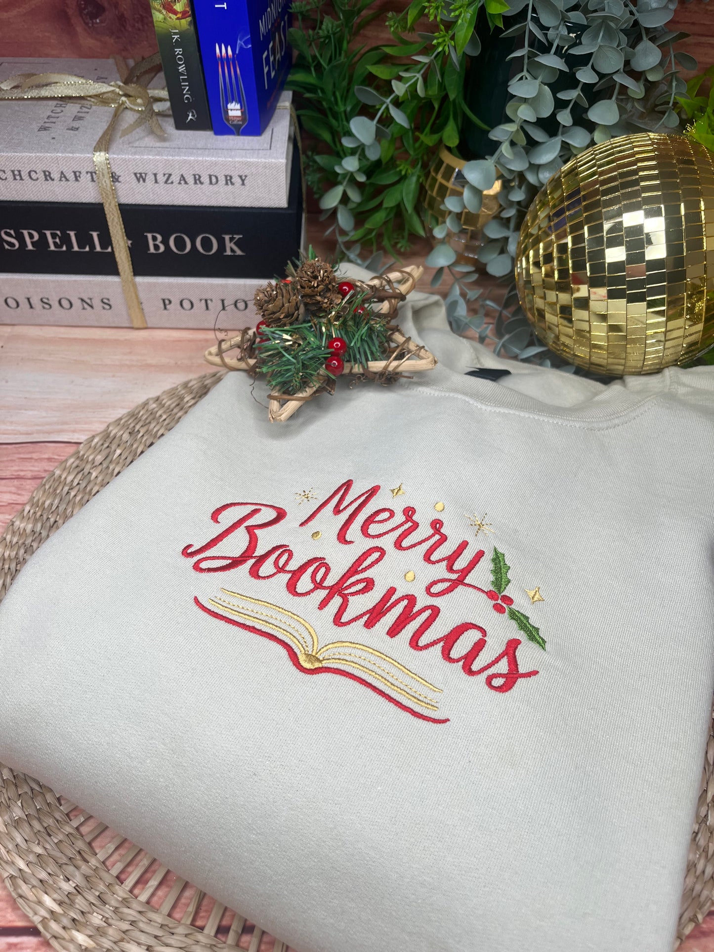 MERRY BOOKMAS EMBROIDERED SWEATSHIRT