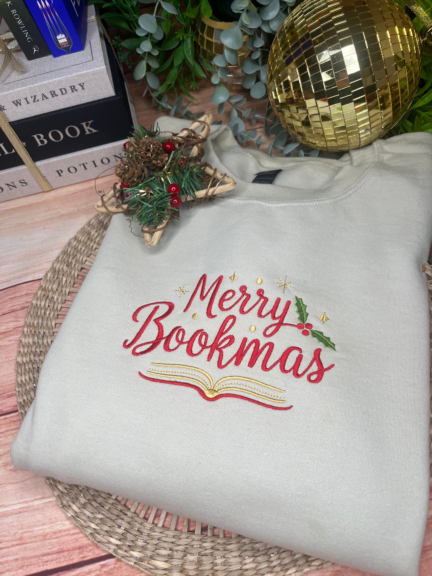 MERRY BOOKMAS EMBROIDERED SWEATSHIRT