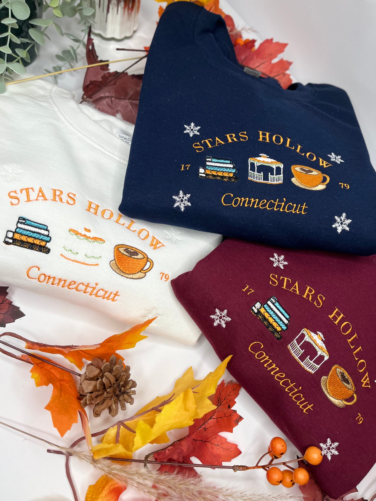 STARS HOLLOW SNOW EMBROIDERED SWEATSHIRT