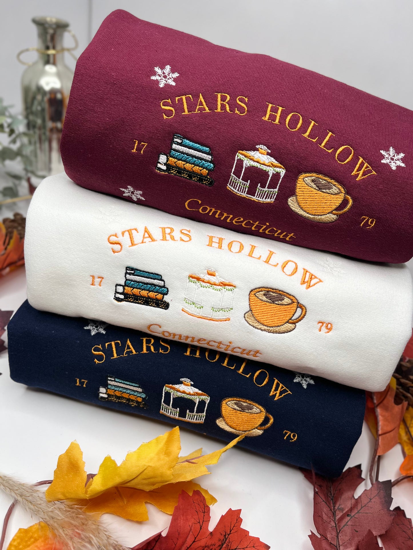 STARS HOLLOW SNOW EMBROIDERED SWEATSHIRT