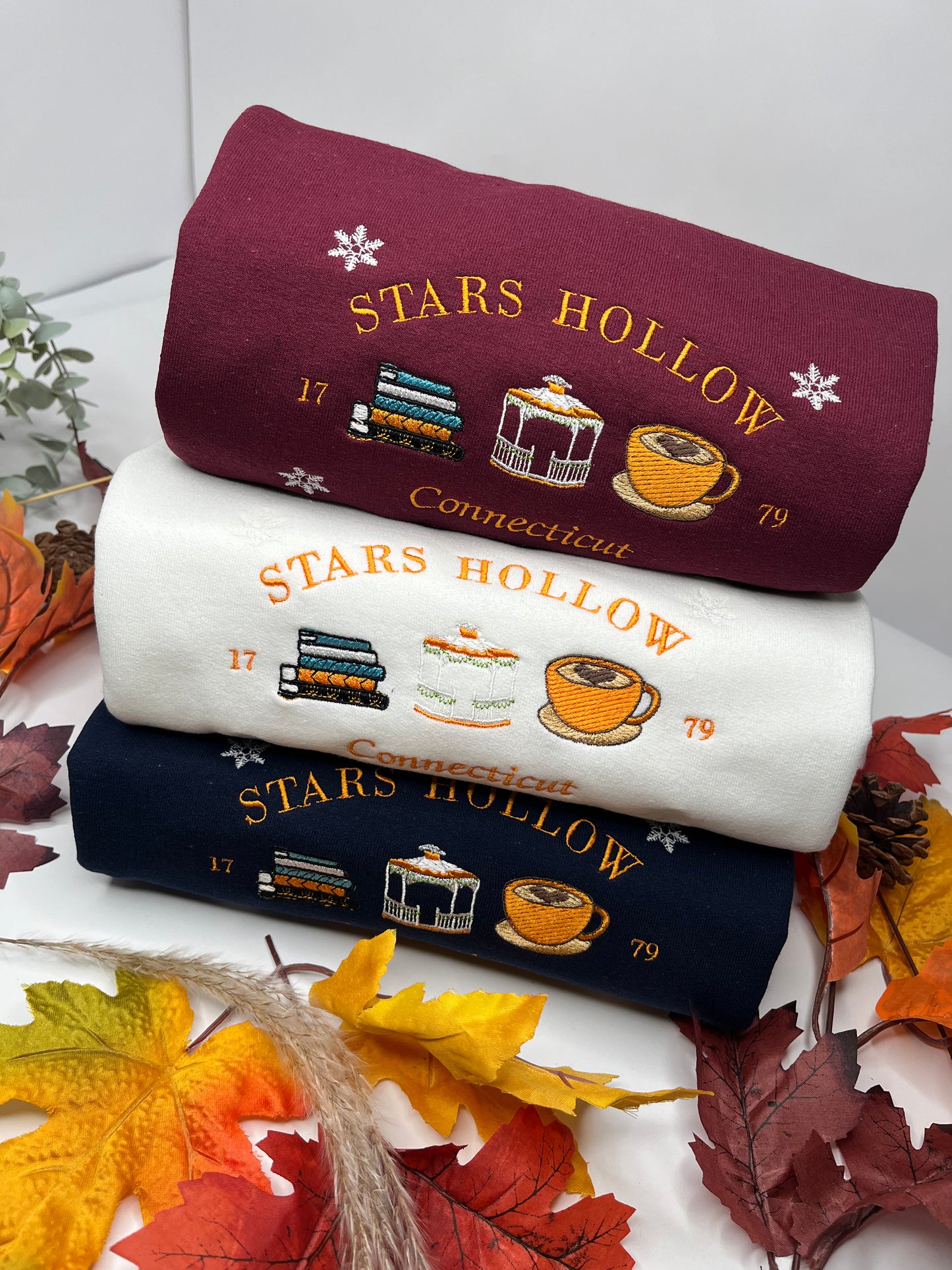 STARS HOLLOW SNOW EMBROIDERED SWEATSHIRT
