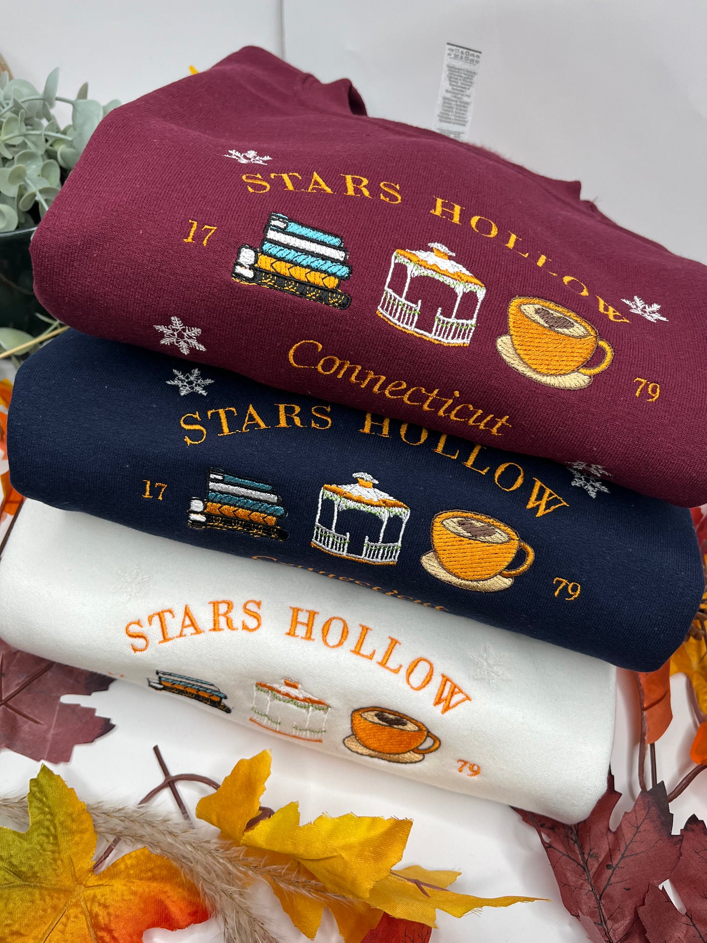 STARS HOLLOW SNOW EMBROIDERED SWEATSHIRT