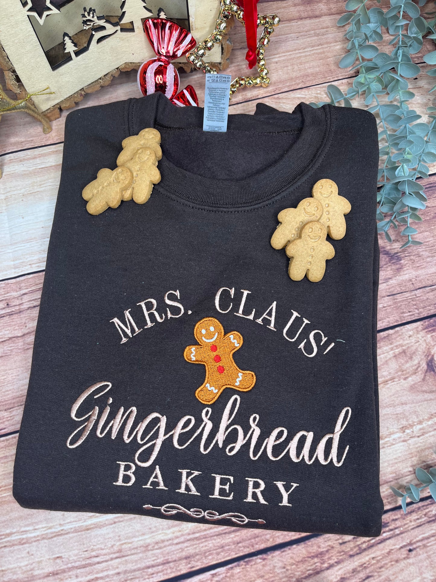 MRS CLAUS' GINGERBREAD BAKERY SWEATSHIRT