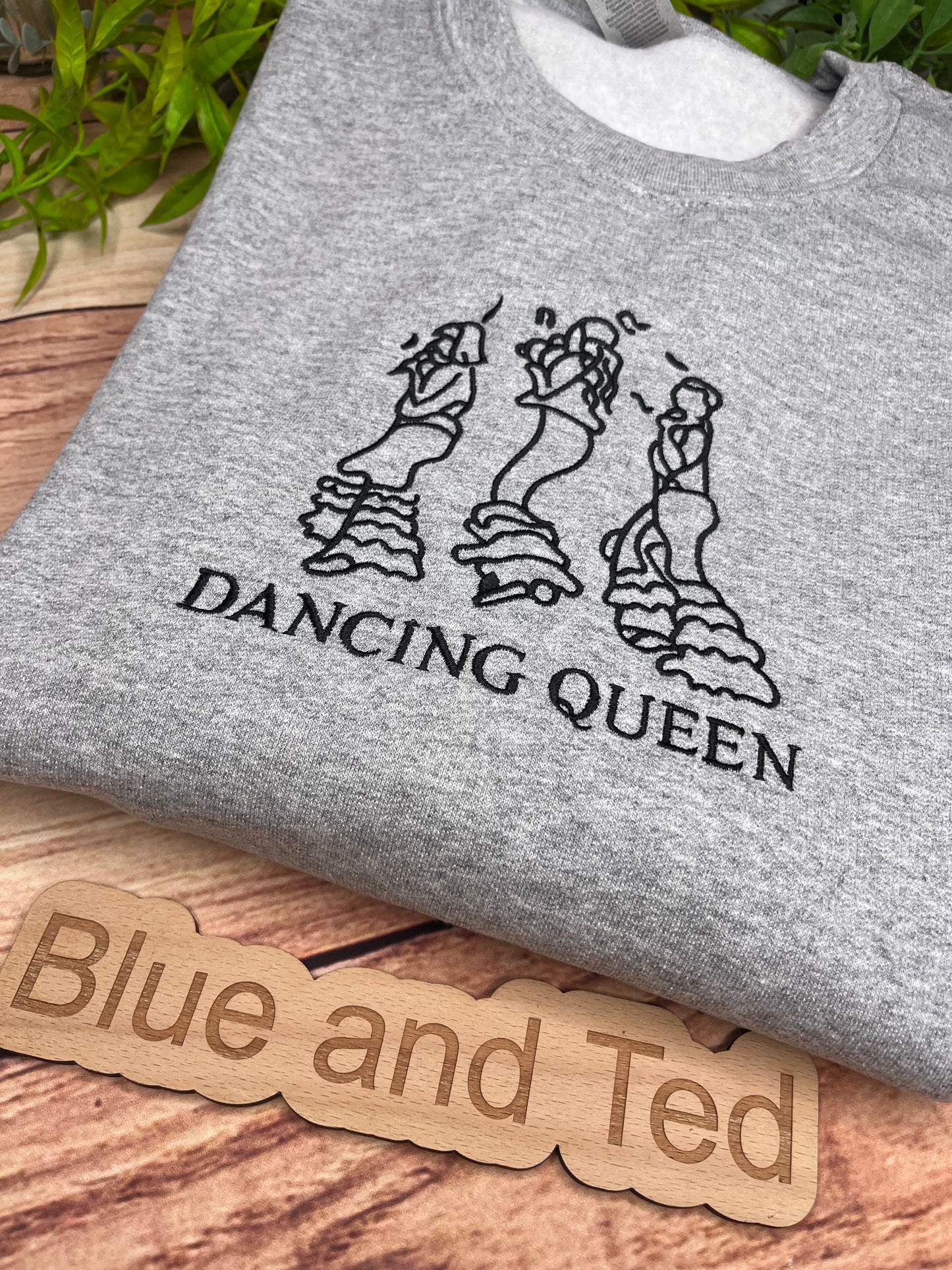 DANCING QUEEN MAMA MIA EMBROIDERED SWEATSHIRT