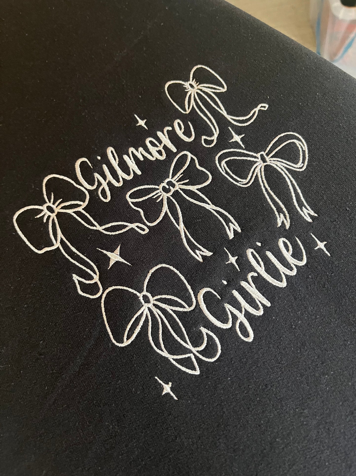 GILMORE GIRLIE AND BOWS EMBROIDERED SWEATSHIRT