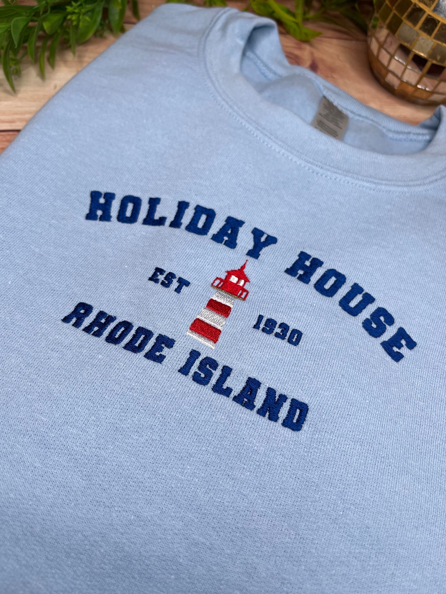 HOLIDAY HOUSE RHODE ISLAND LIGHTHOUSE EMBROIDERED SWEATSHIRT