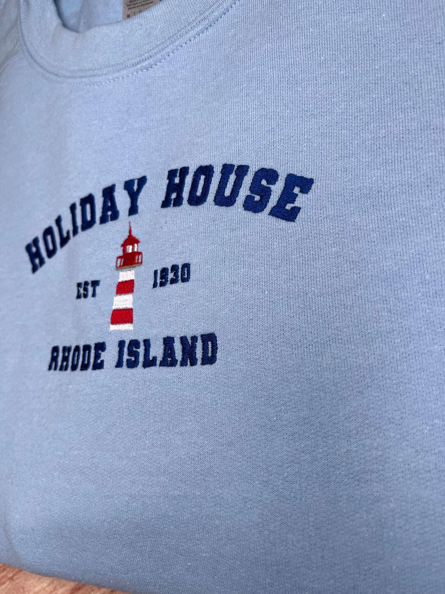 HOLIDAY HOUSE RHODE ISLAND LIGHTHOUSE EMBROIDERED SWEATSHIRT