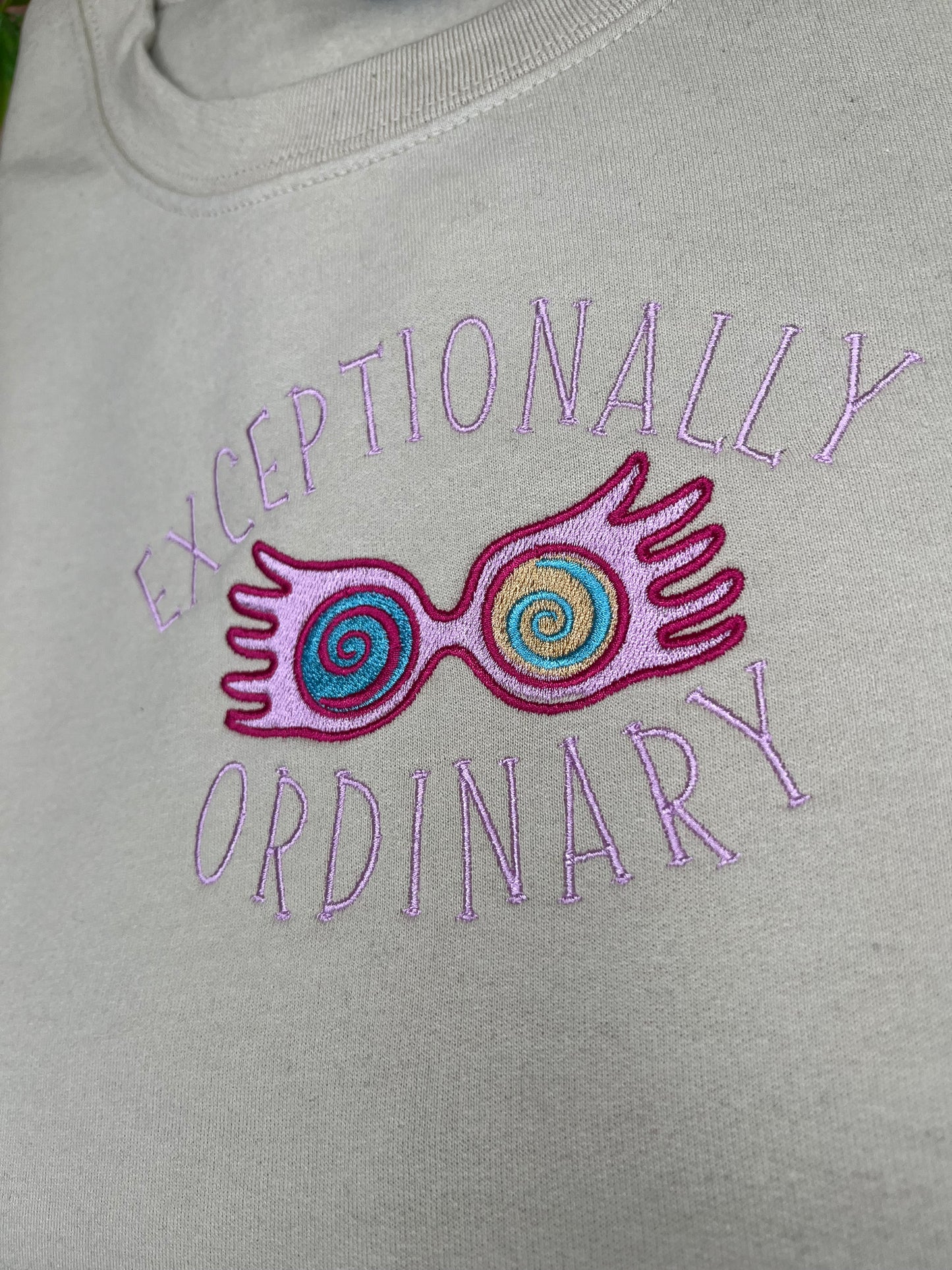EXCEPTIONALLY ORDINARY LUNA LOVEGOOD SWEATSHIRT SIZE LARGE
