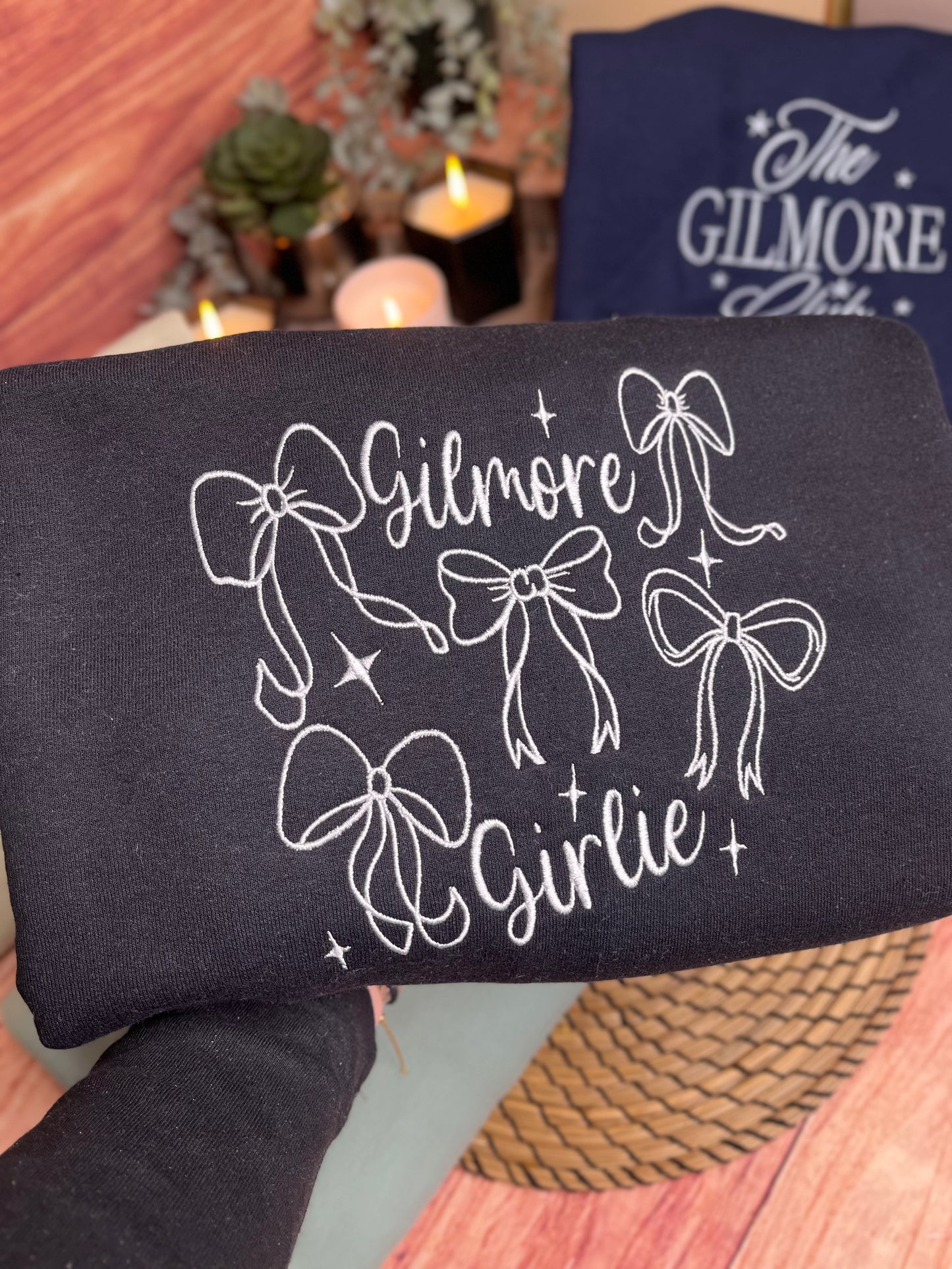 GILMORE GIRLIE AND BOWS EMBROIDERED SWEATSHIRT