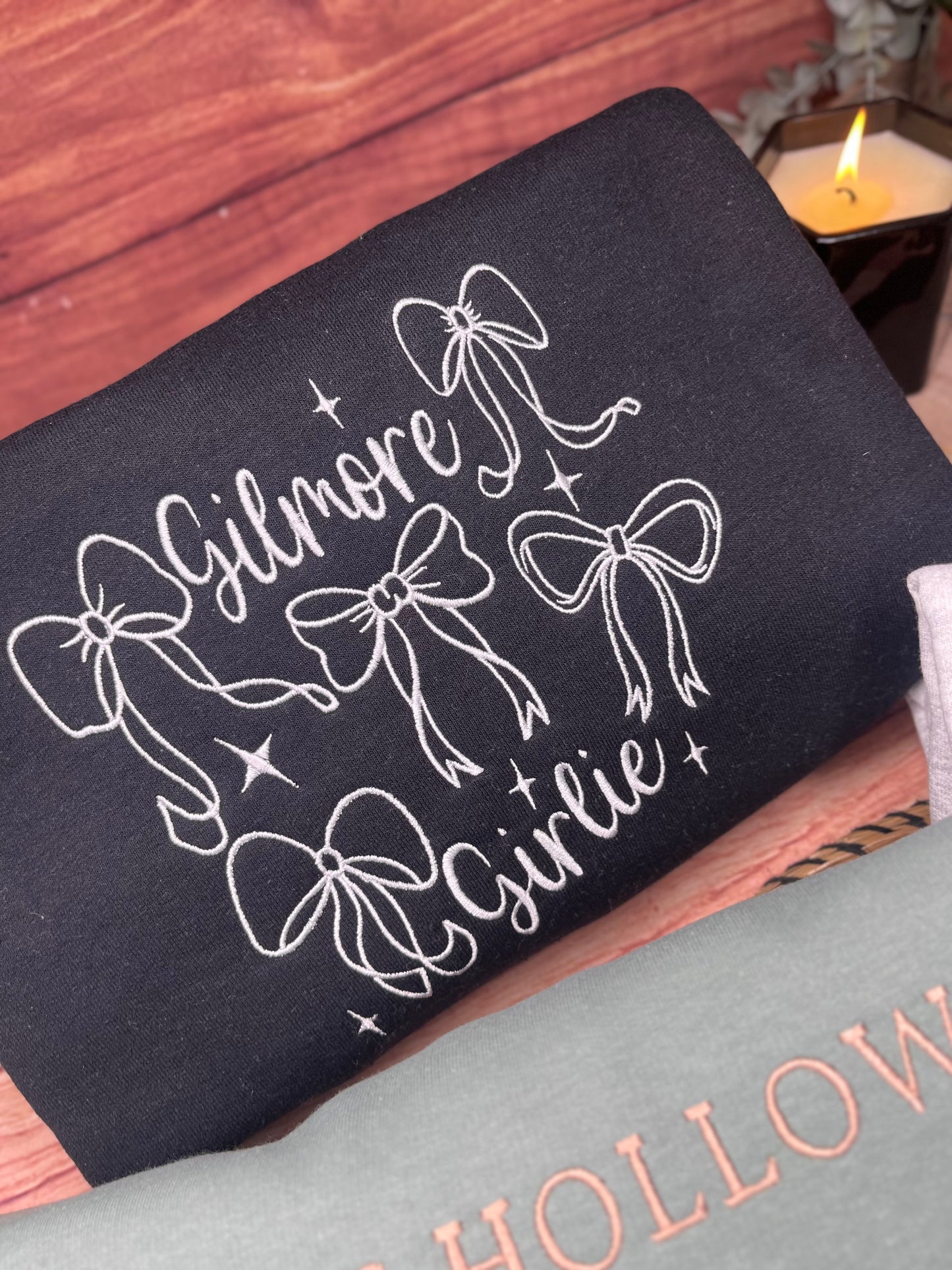 GILMORE GIRLIE AND BOWS EMBROIDERED SWEATSHIRT