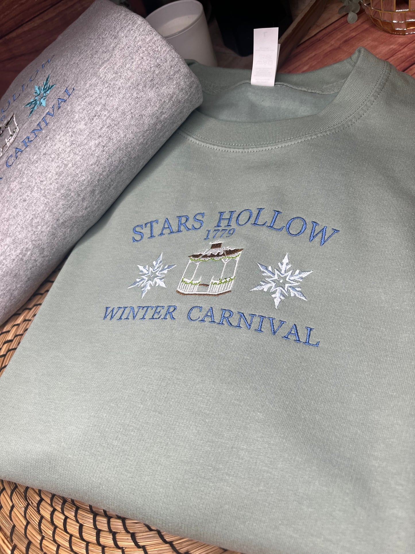 STARS HOLLOW GILMORE GIRLS WINTER CARNIVAL SWEATSHIRT