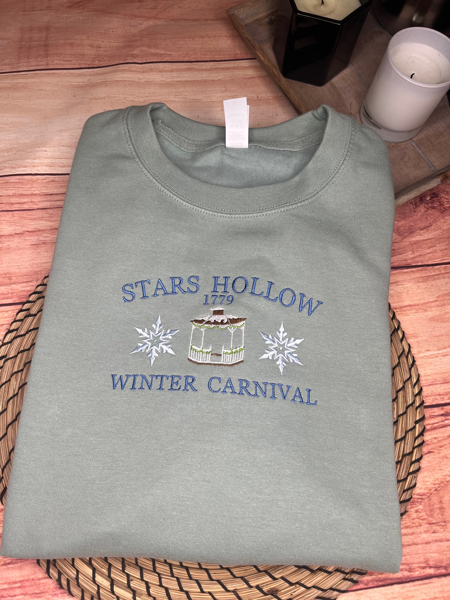 STARS HOLLOW GILMORE GIRLS WINTER CARNIVAL SWEATSHIRT