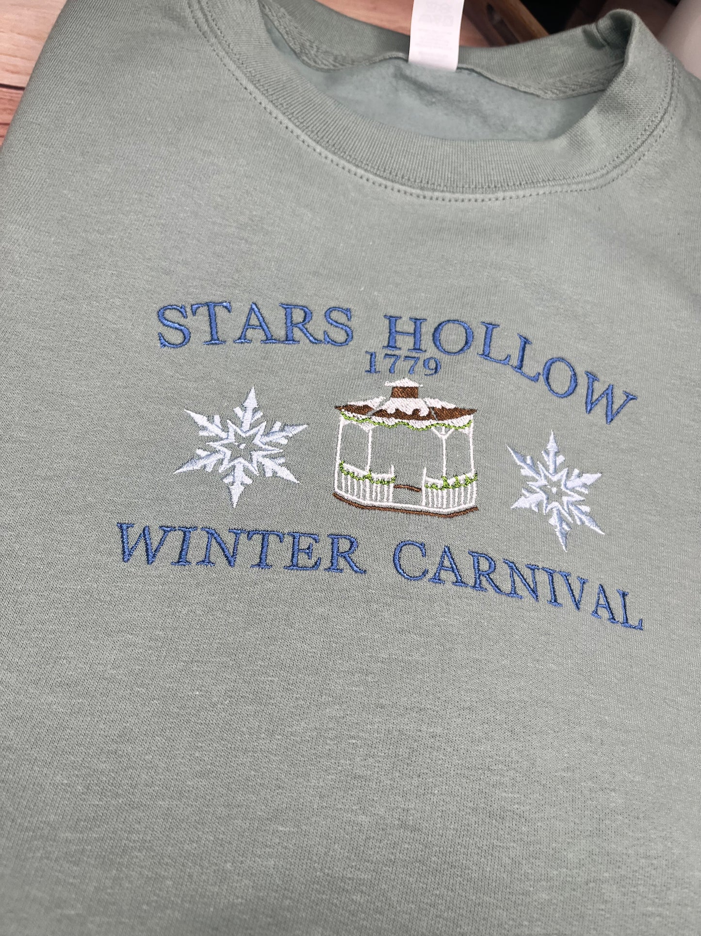 STARS HOLLOW GILMORE GIRLS WINTER CARNIVAL SWEATSHIRT