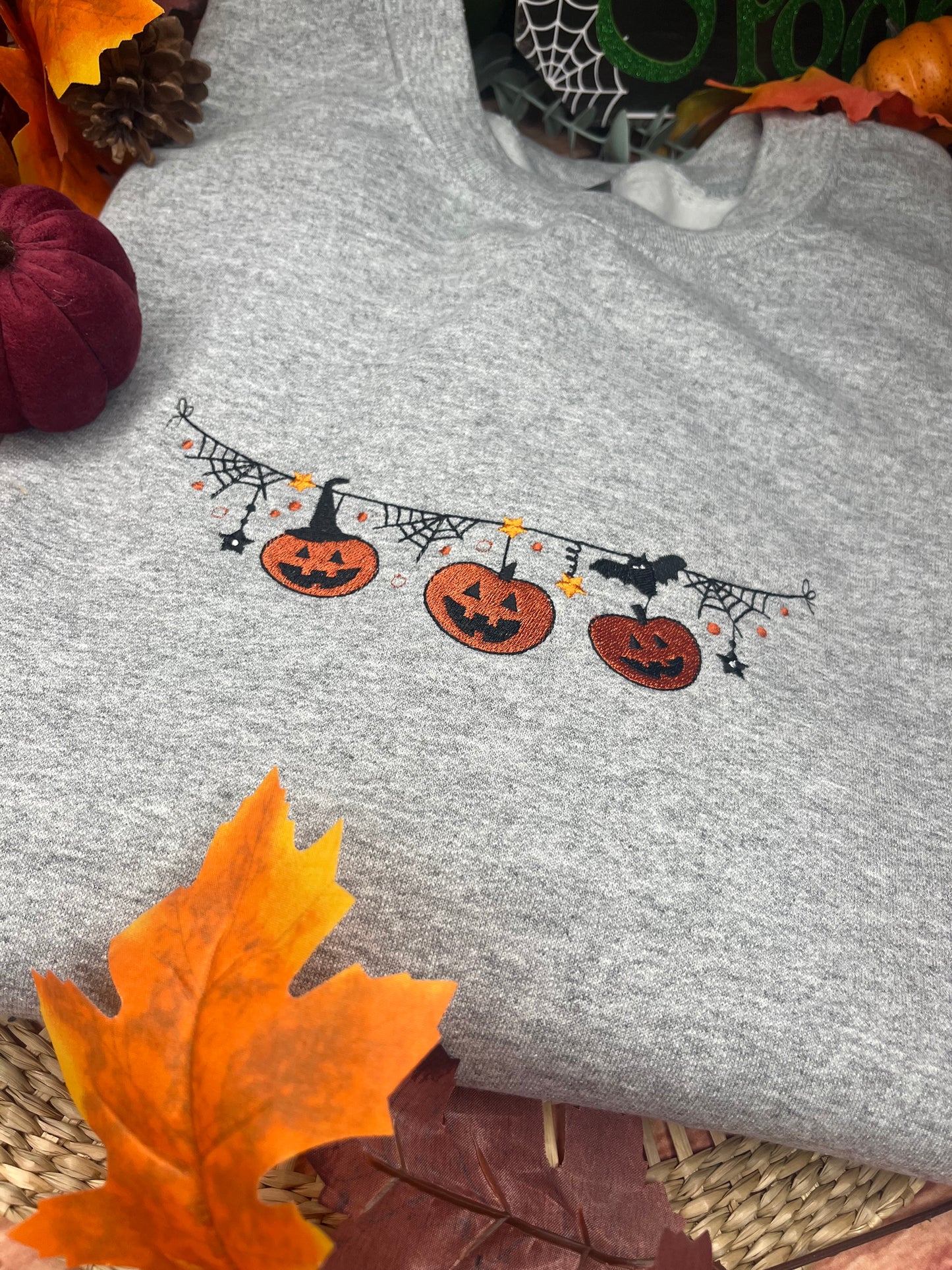 PUMPKIN GARLAND EMBROIDERED SWEATSHIRT