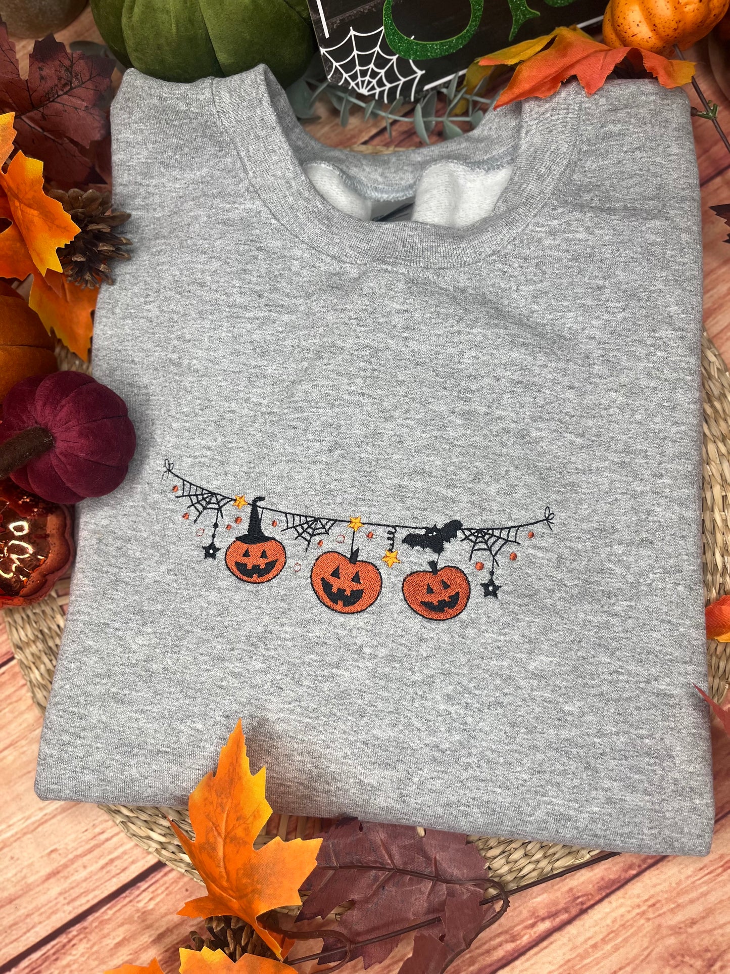PUMPKIN GARLAND EMBROIDERED SWEATSHIRT