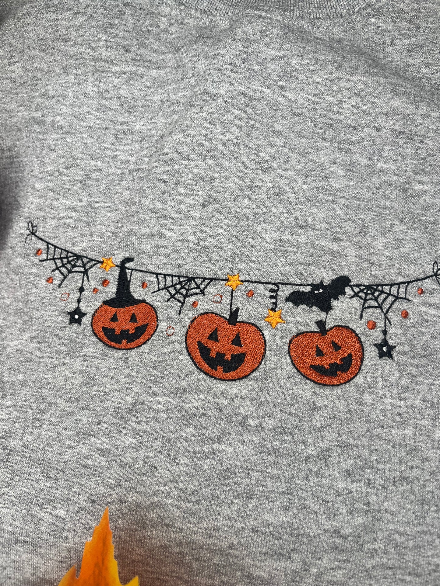 PUMPKIN GARLAND EMBROIDERED SWEATSHIRT