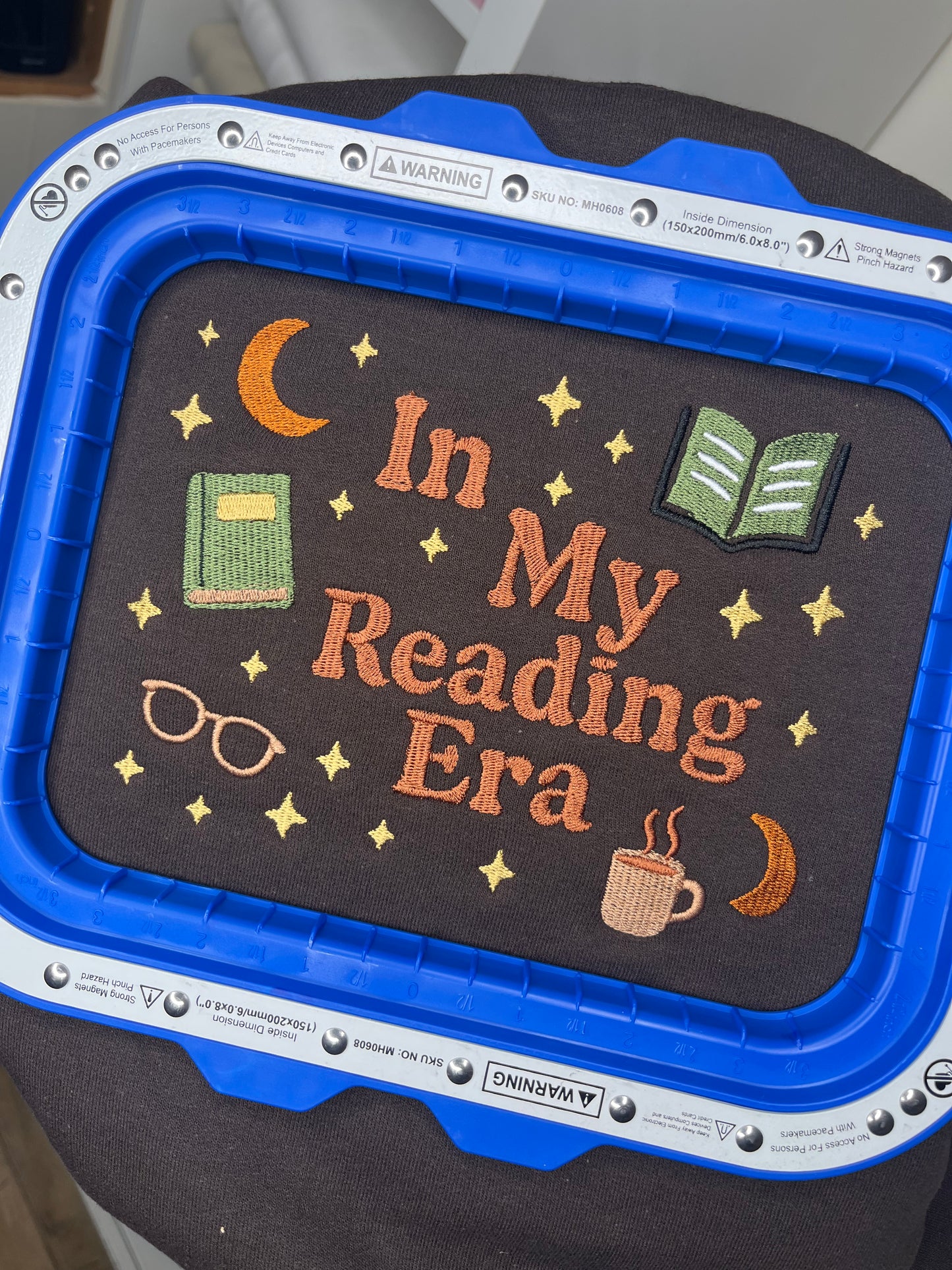 IN MY READING ERA EMBROIDERED SWEATSHIRT