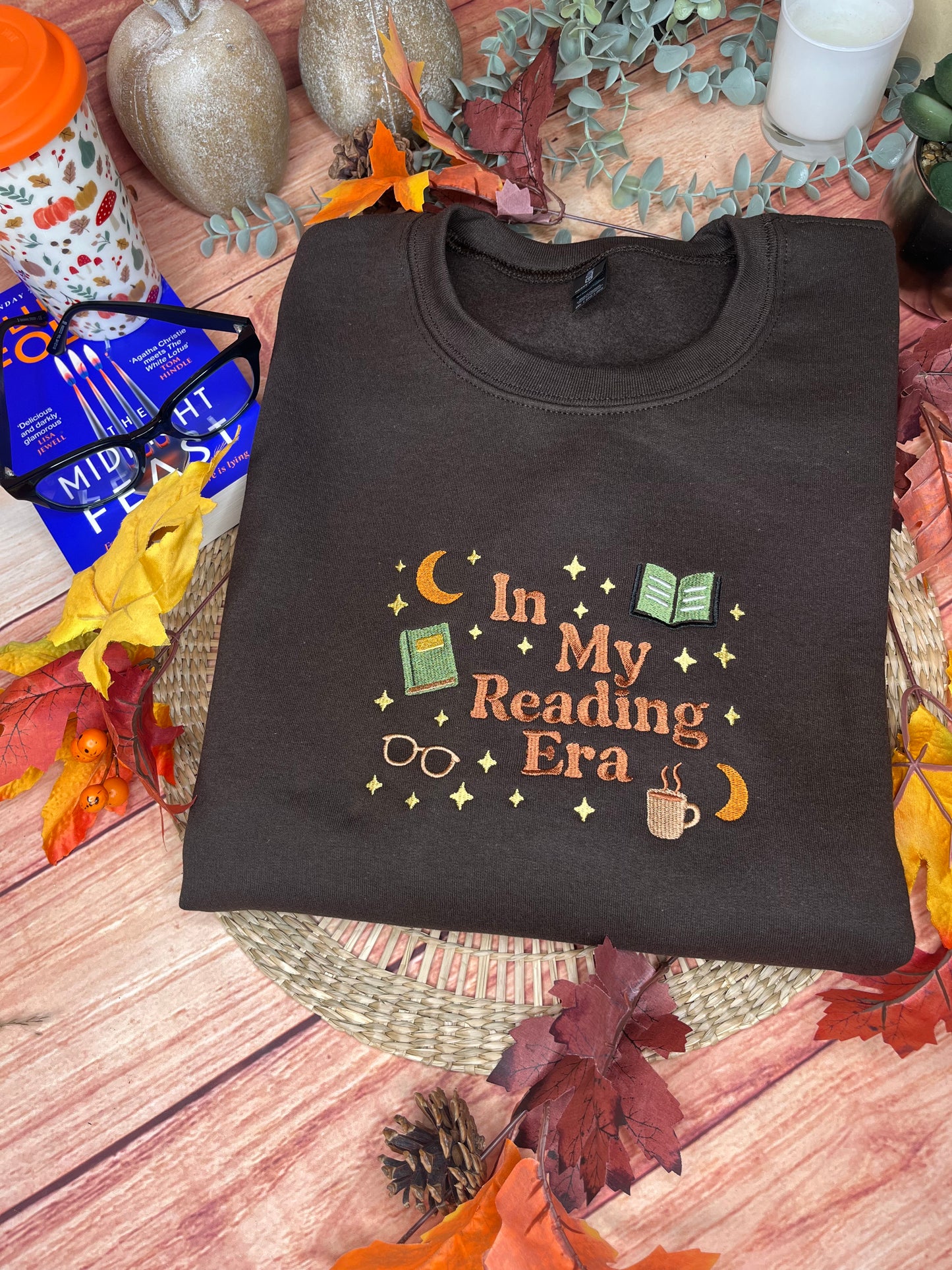 IN MY READING ERA EMBROIDERED SWEATSHIRT