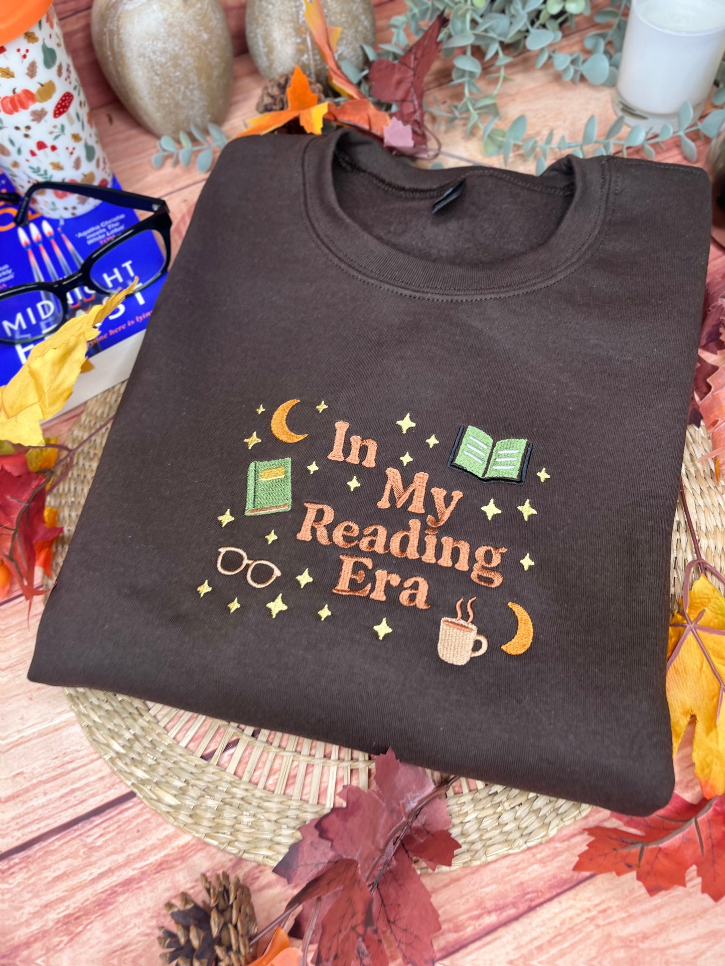 IN MY READING ERA EMBROIDERED SWEATSHIRT