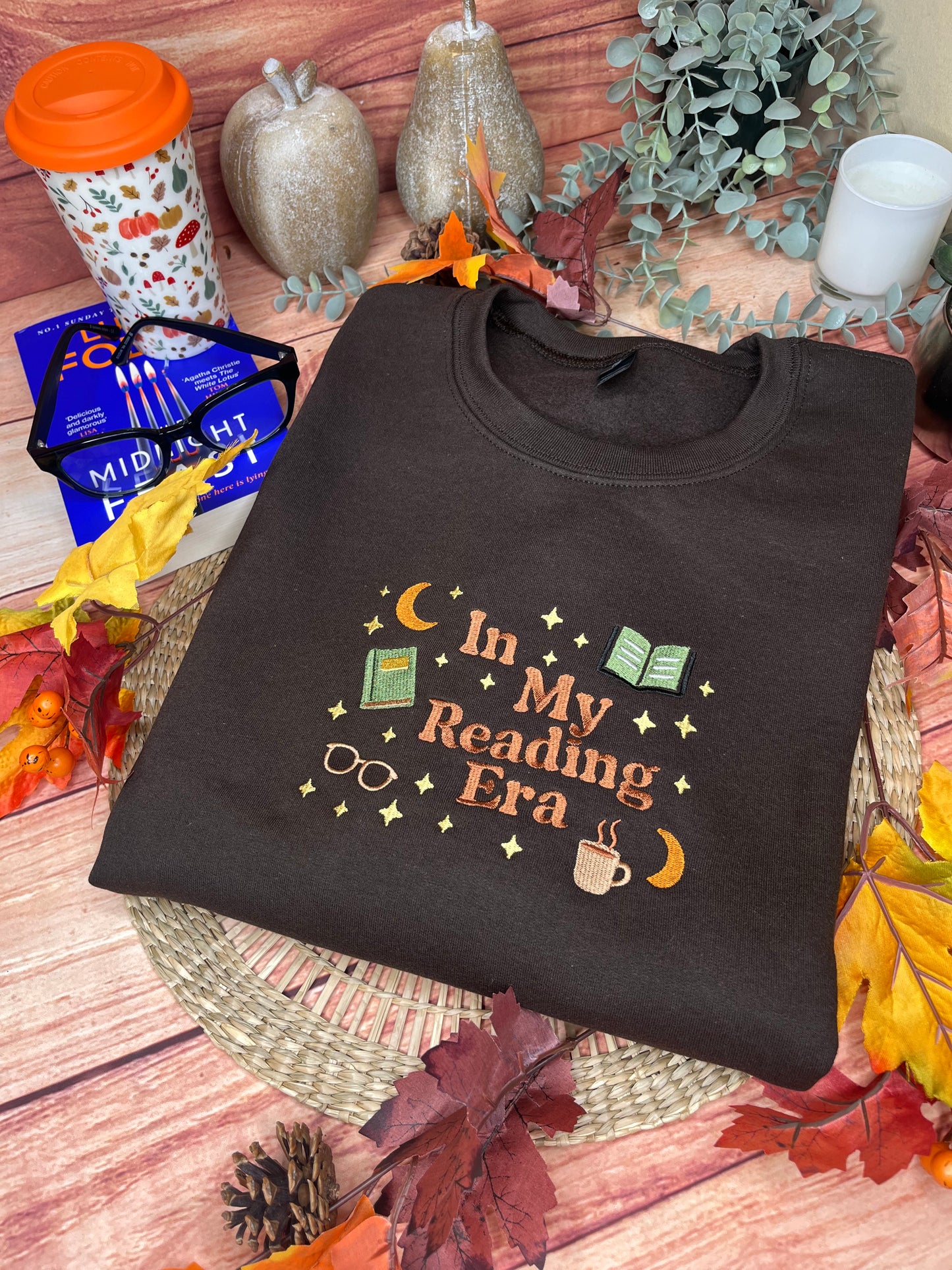 IN MY READING ERA EMBROIDERED SWEATSHIRT