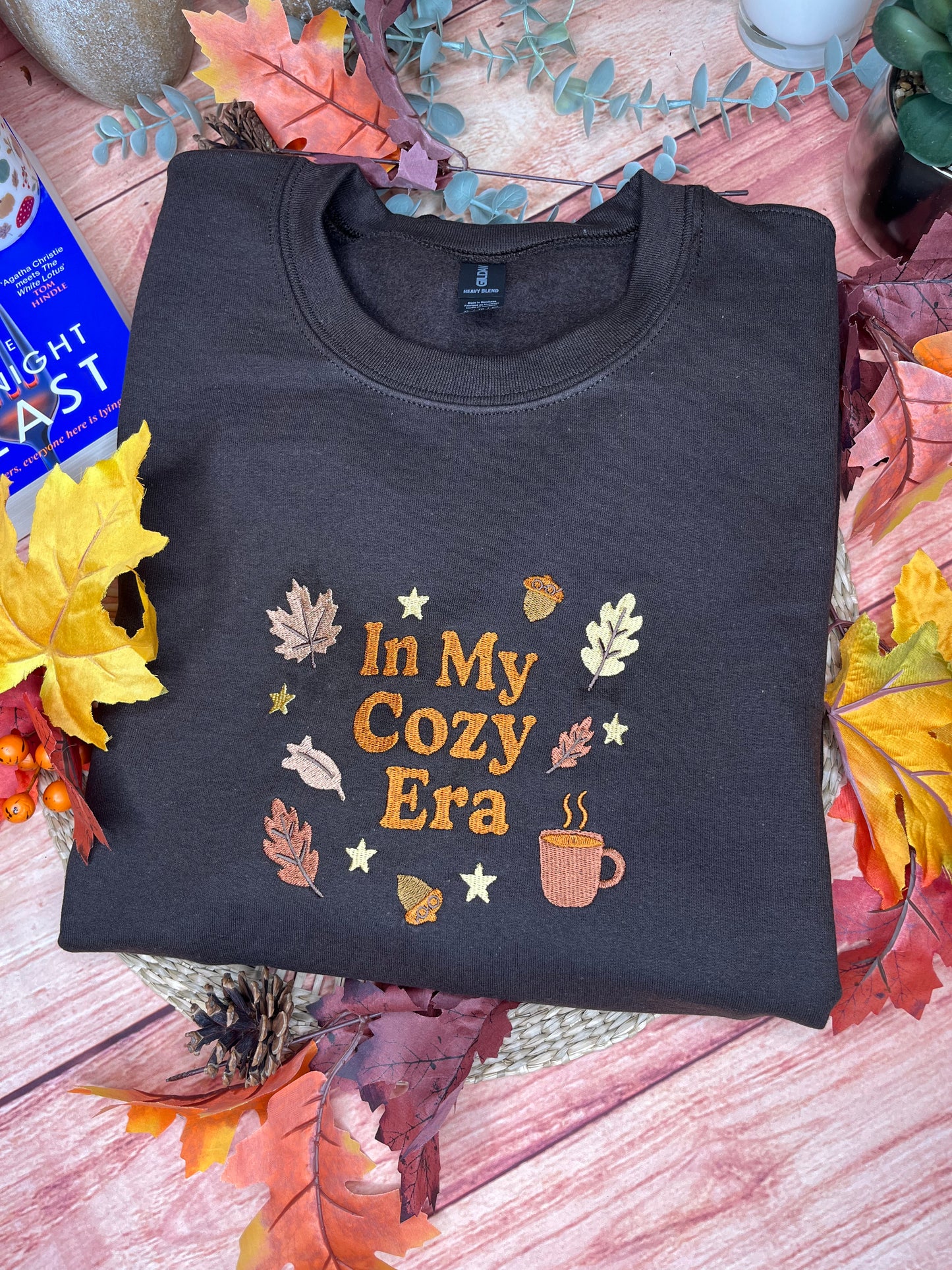 IN MY COSY ERA EMBROIDERED SWEATSHIRT