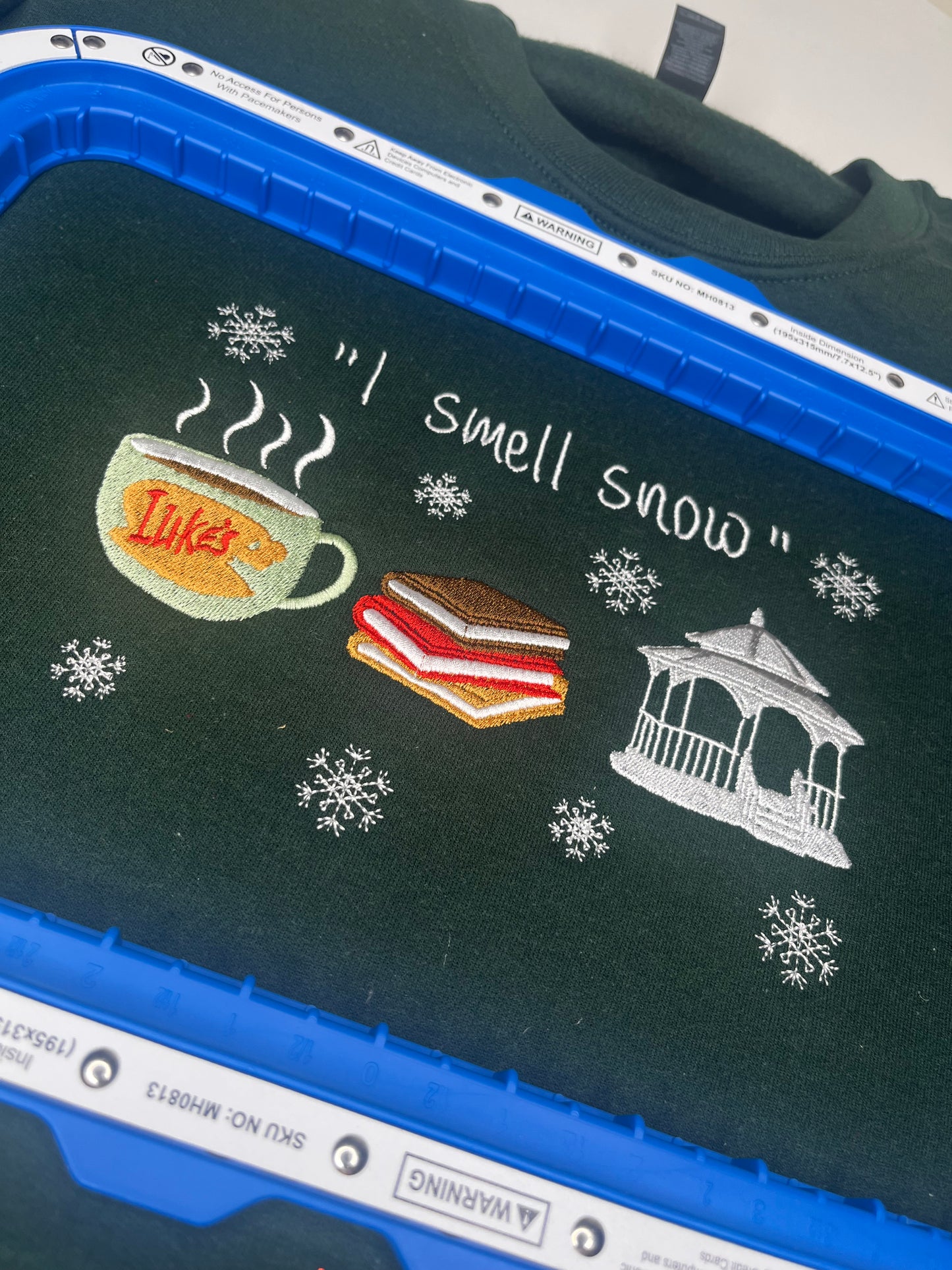 I SMELL SNOW GAZEBO EMBROIDERED SWEATSHIRT