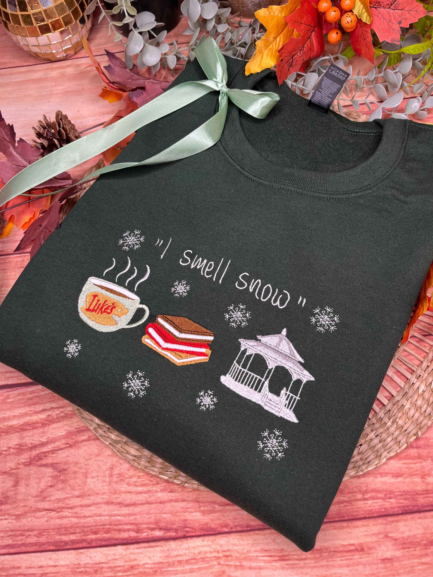 I SMELL SNOW GAZEBO EMBROIDERED SWEATSHIRT