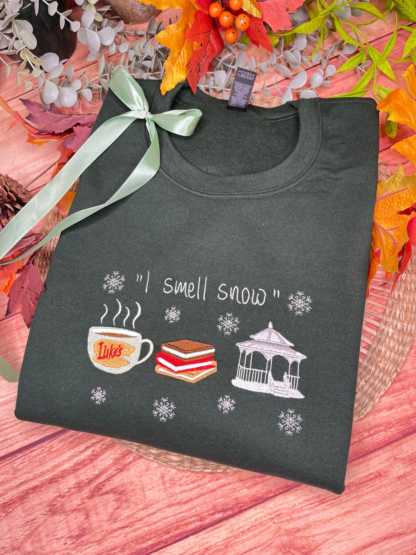 I SMELL SNOW GAZEBO EMBROIDERED SWEATSHIRT