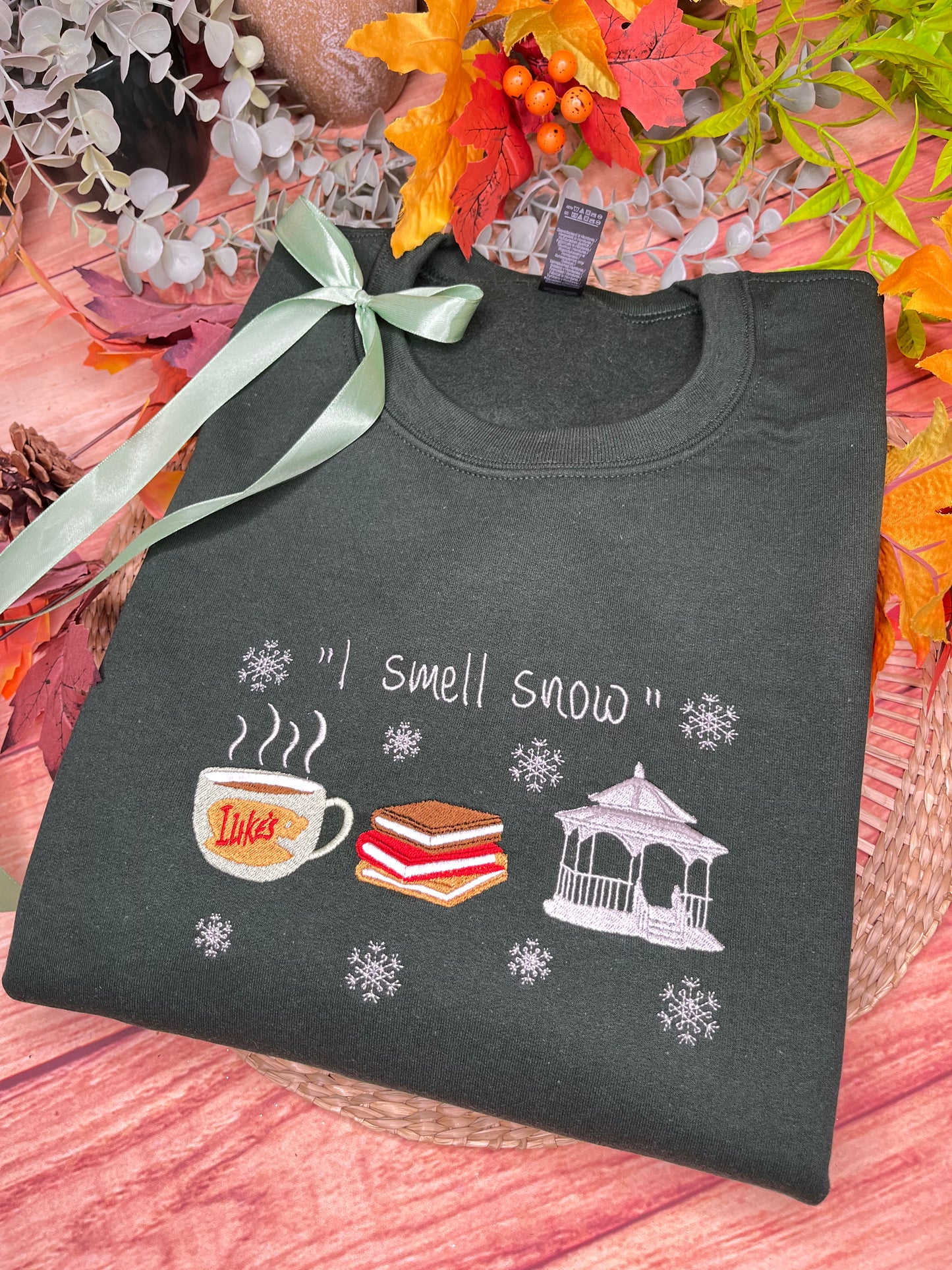 I SMELL SNOW GAZEBO EMBROIDERED SWEATSHIRT