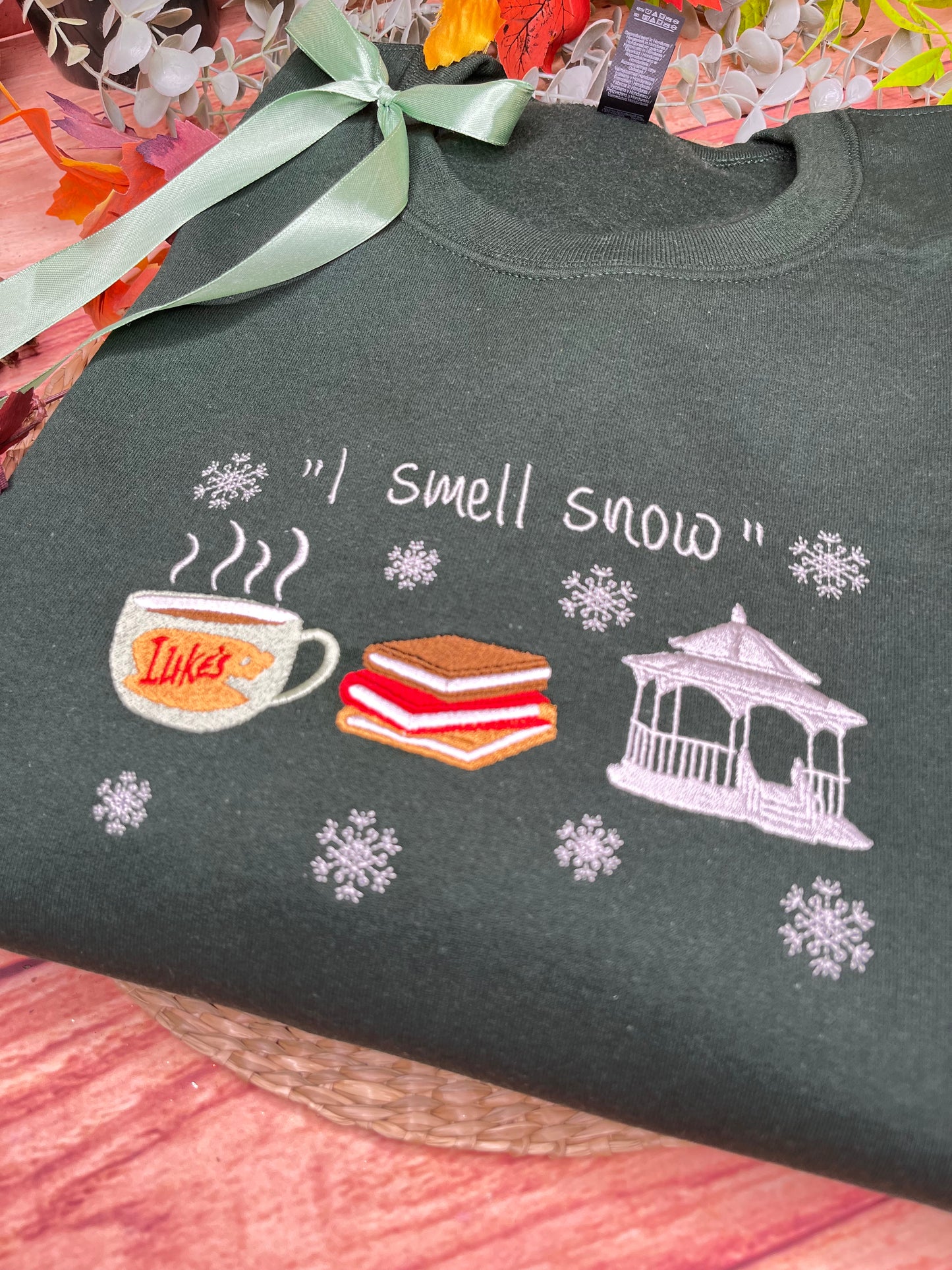 I SMELL SNOW GAZEBO EMBROIDERED SWEATSHIRT
