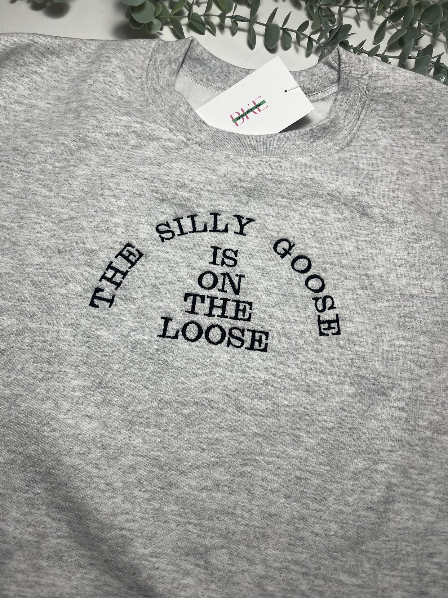 THE SILLY GOOSE IS ON THE LOOSE ASH SWEATSHIRT SIZE SMALL