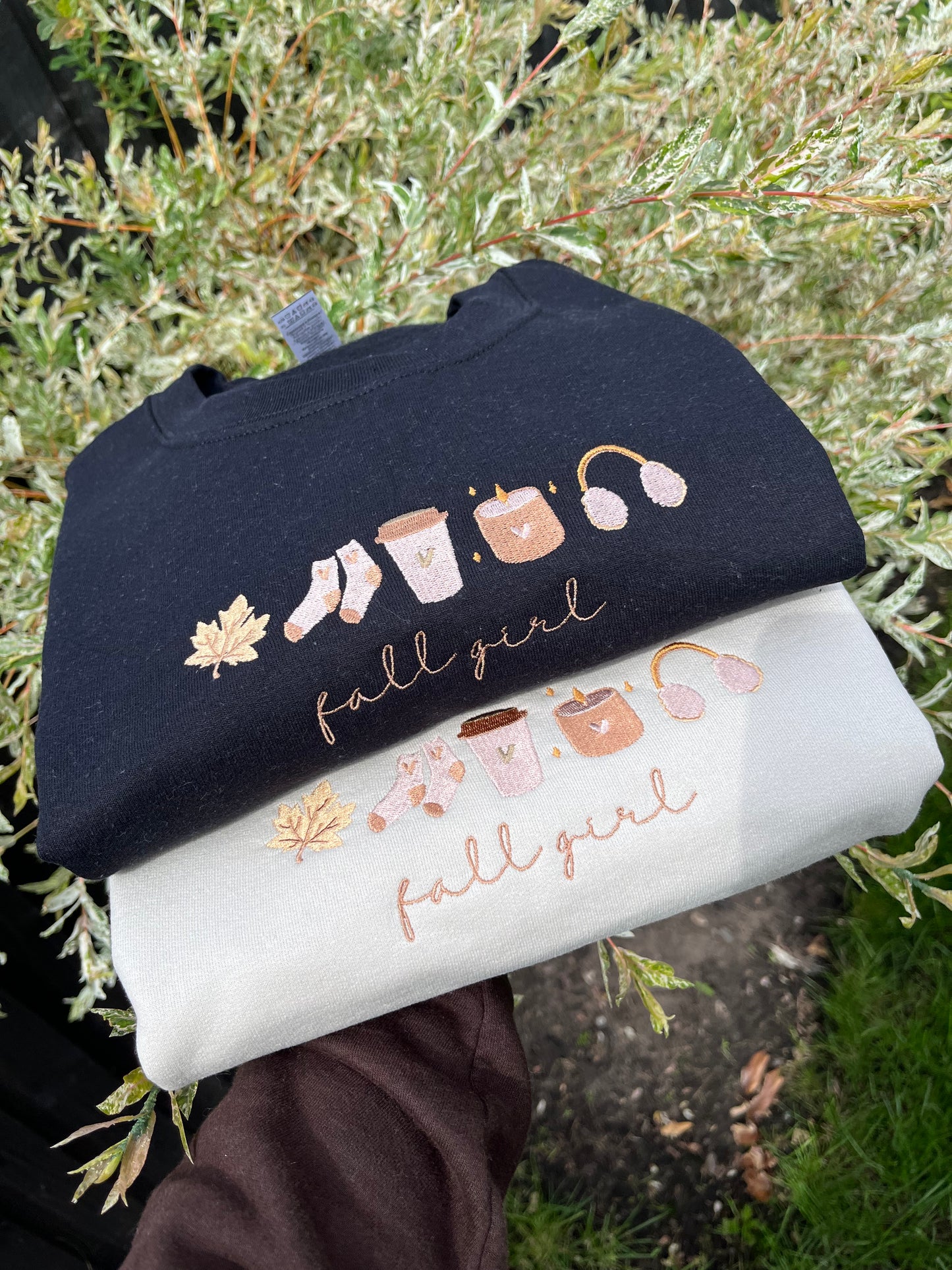 EMBROIDERED FALL GIRL