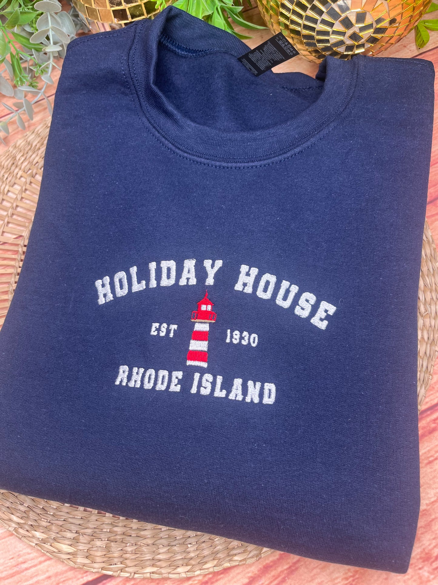 HOLIDAY HOUSE RHODE ISLAND LIGHTHOUSE EMBROIDERED SWEATSHIRT