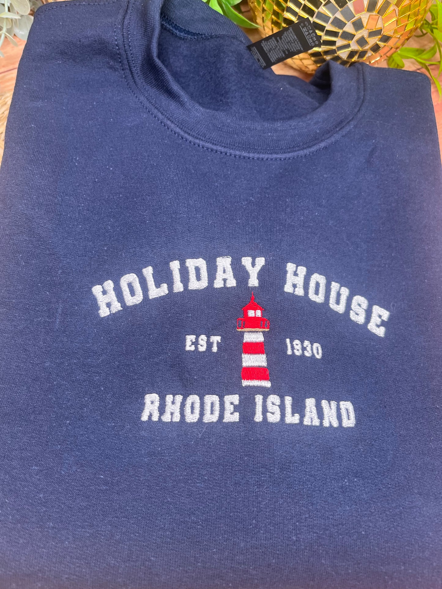 HOLIDAY HOUSE RHODE ISLAND LIGHTHOUSE EMBROIDERED SWEATSHIRT