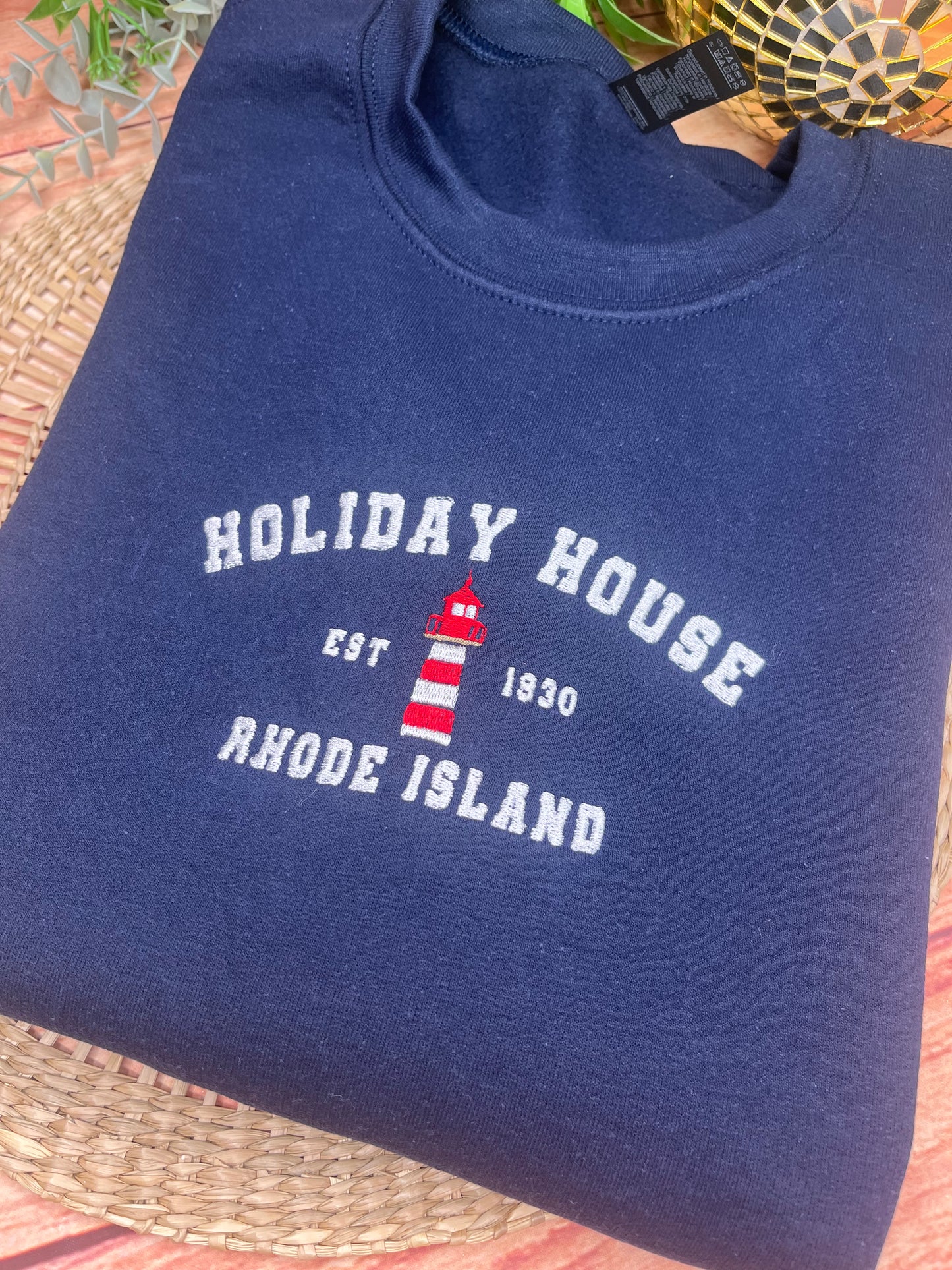 HOLIDAY HOUSE RHODE ISLAND LIGHTHOUSE EMBROIDERED SWEATSHIRT