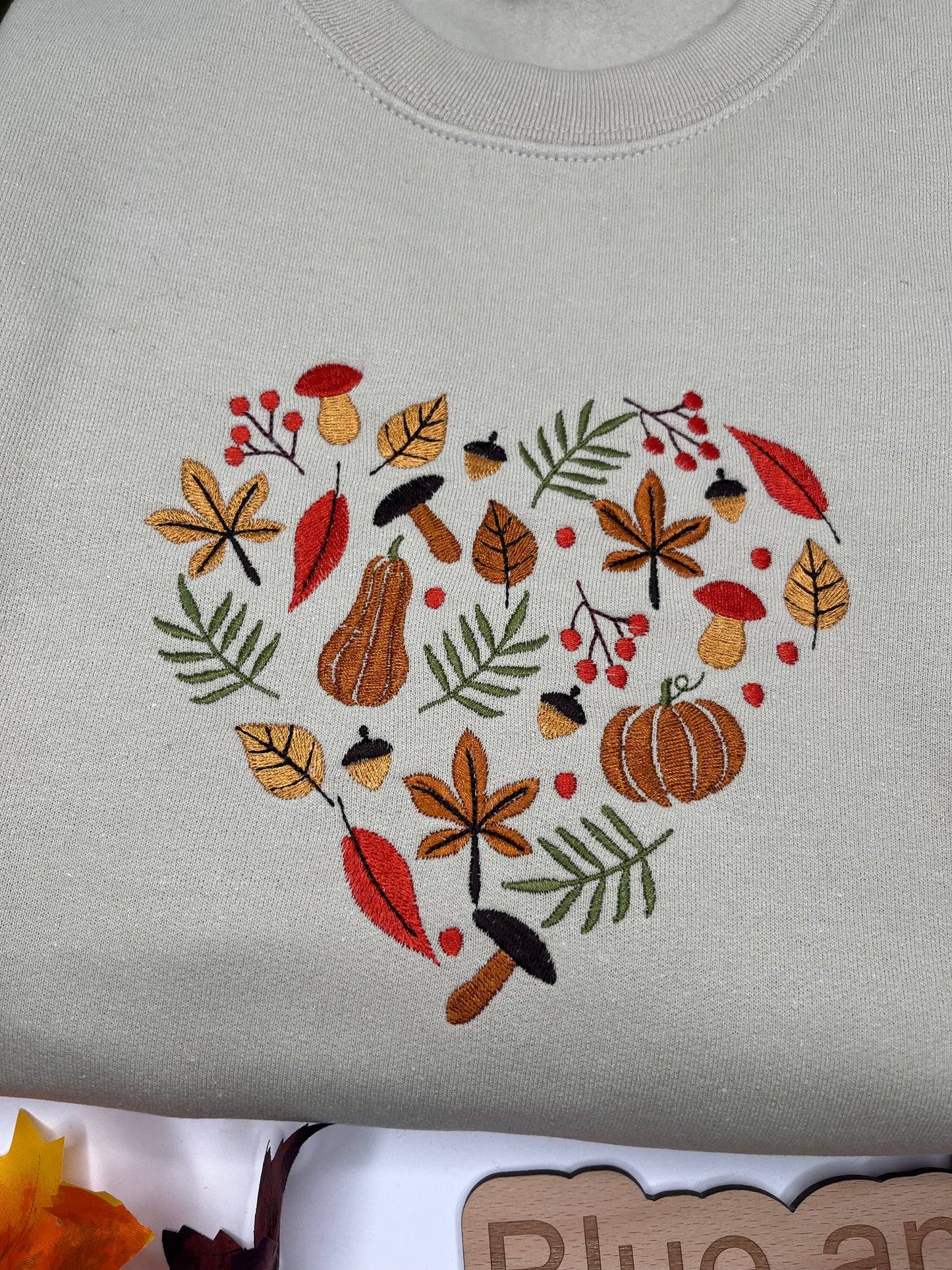 HEART SHAPED LEAVES EMBROIDERED SWEATSHIRT