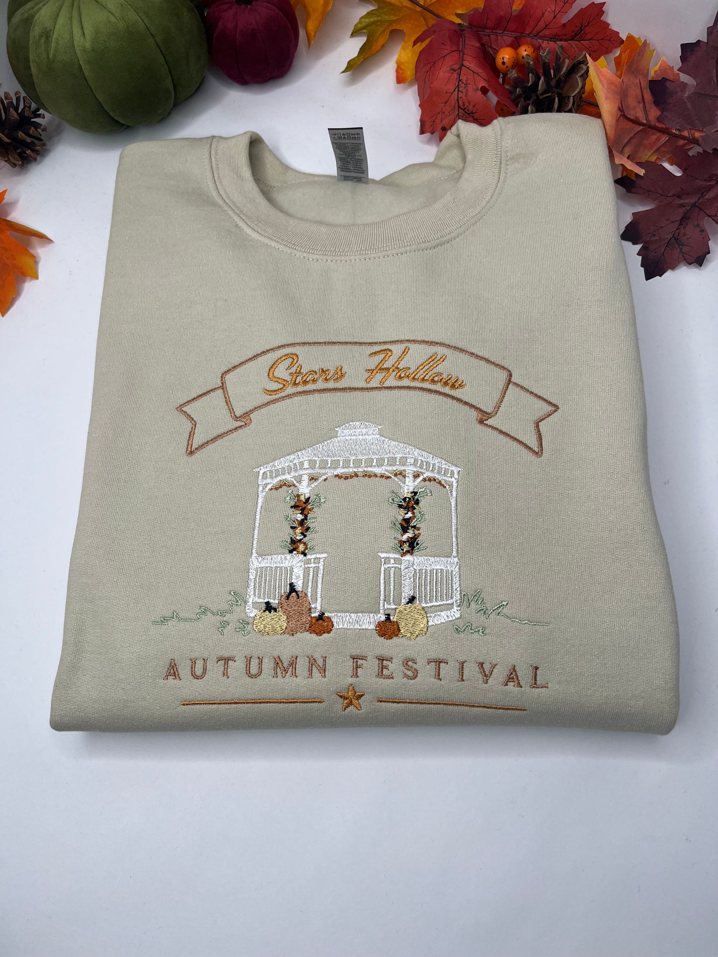 STARS HOLLOW AUTUMN FESTIVAL EMBROIDERED SWEATSHIRT