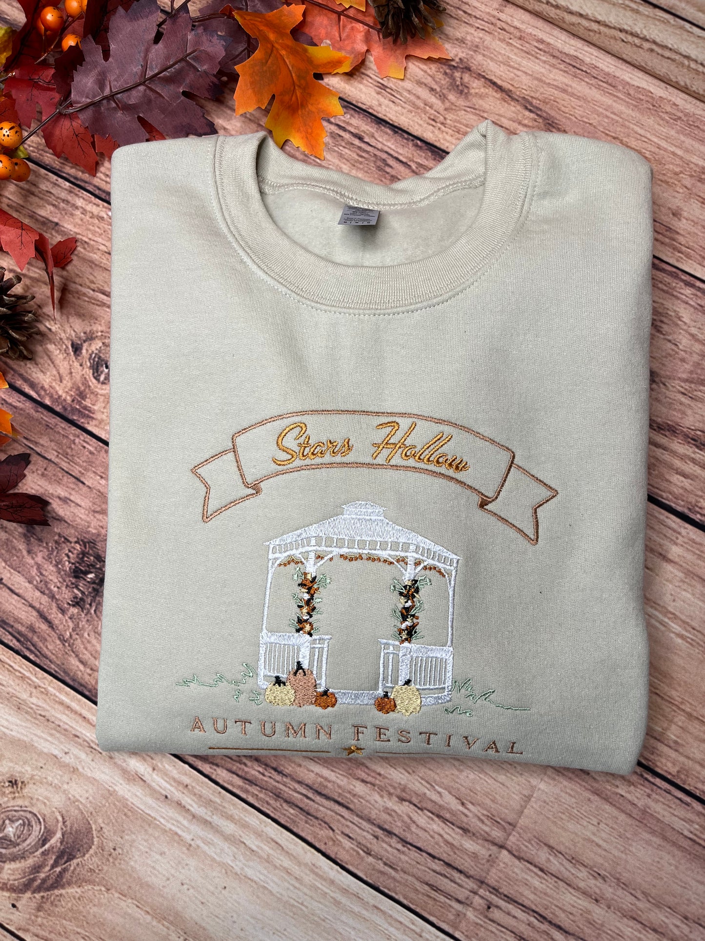 STARS HOLLOW AUTUMN FESTIVAL EMBROIDERED SWEATSHIRT