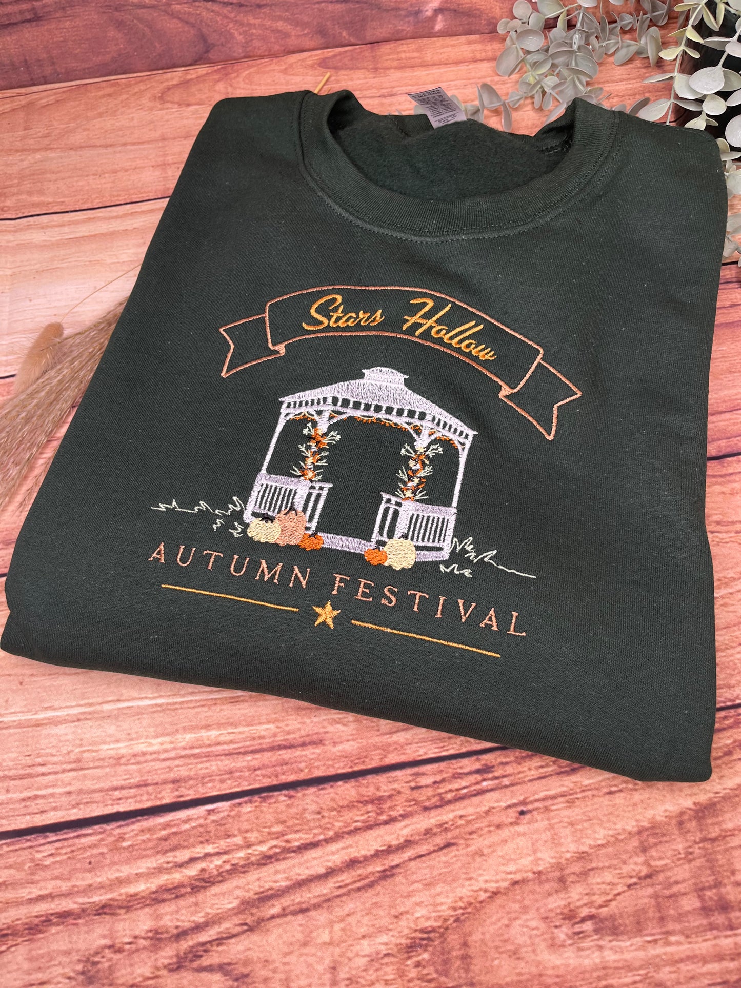 STARS HOLLOW AUTUMN FESTIVAL EMBROIDERED SWEATSHIRT