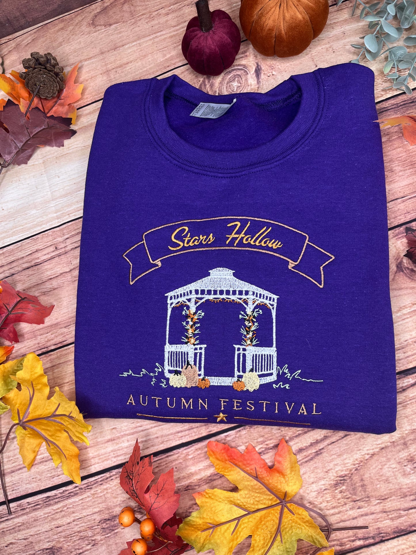 STARS HOLLOW AUTUMN FESTIVAL EMBROIDERED SWEATSHIRT