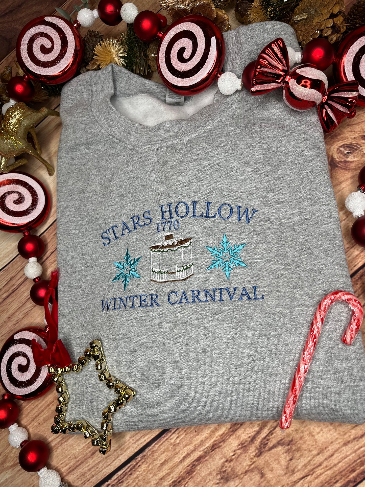 STARS HOLLOW GILMORE GIRLS WINTER CARNIVAL SWEATSHIRT SIZE LARGE