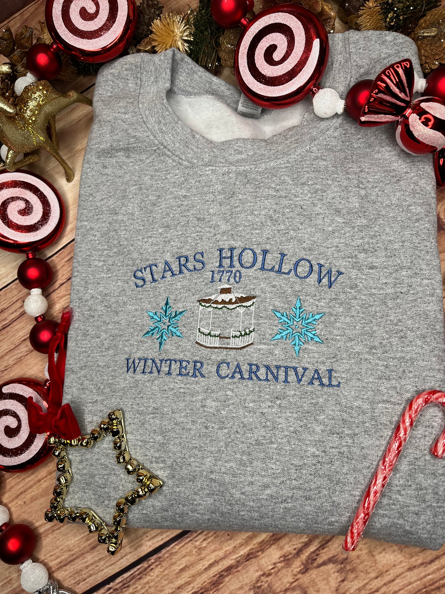 STARS HOLLOW GILMORE GIRLS WINTER CARNIVAL SWEATSHIRT SIZE LARGE