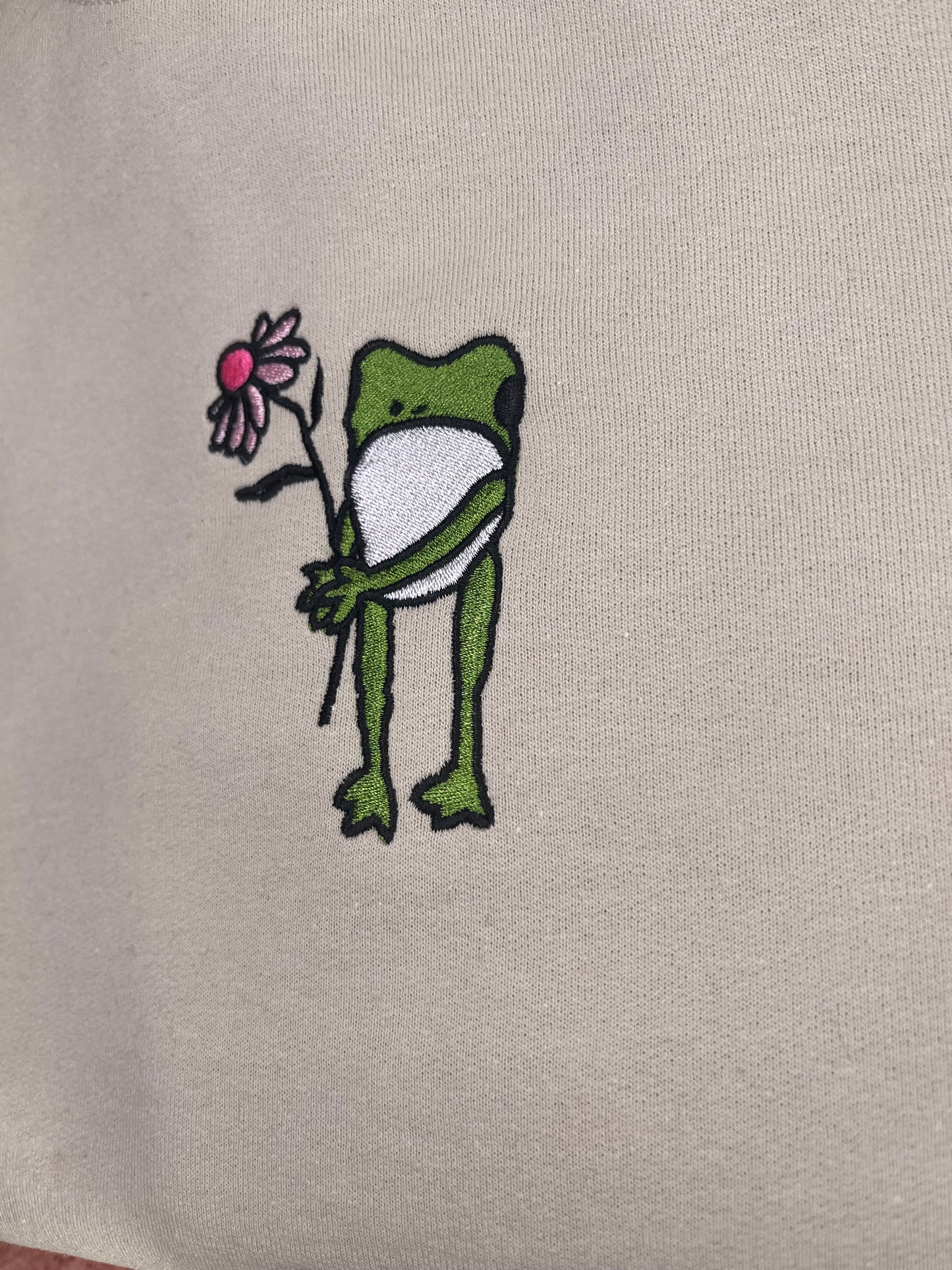 FROG N FLOWER EMBROIDERED SWEATSHIRT