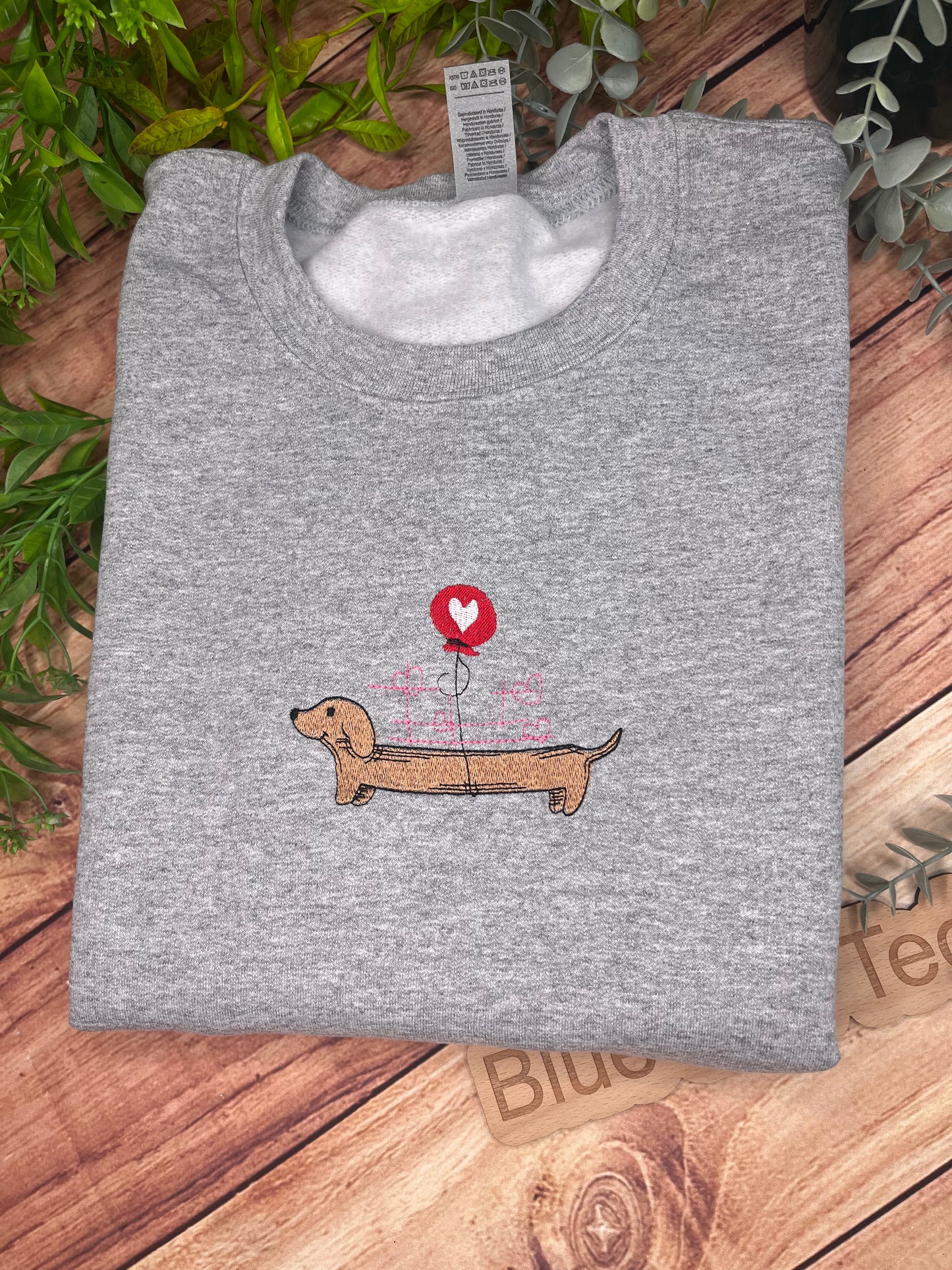 SAUSAGE DOG WITH BALLOON EMBROIDERED SWEATSHIRT LARGE